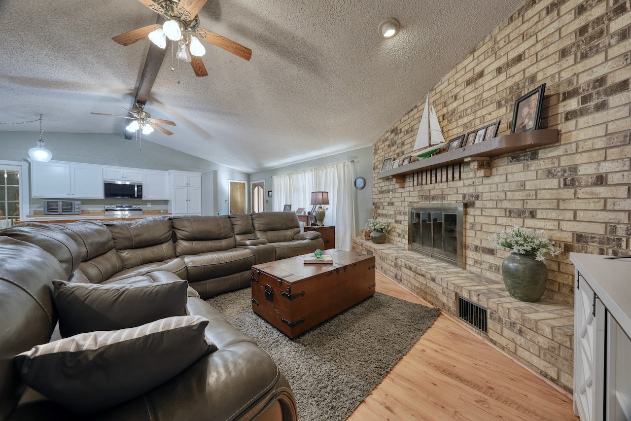 114 E Hideaway Lane, Hideaway, TX, 75771