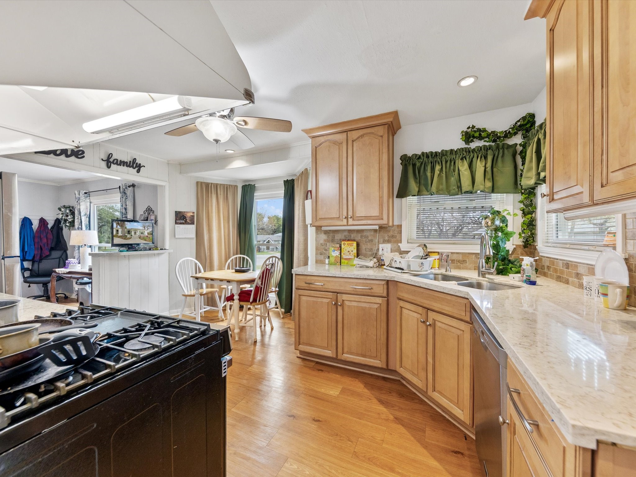 2153 W Lotus Avenue, Fort Worth, TX, 76111