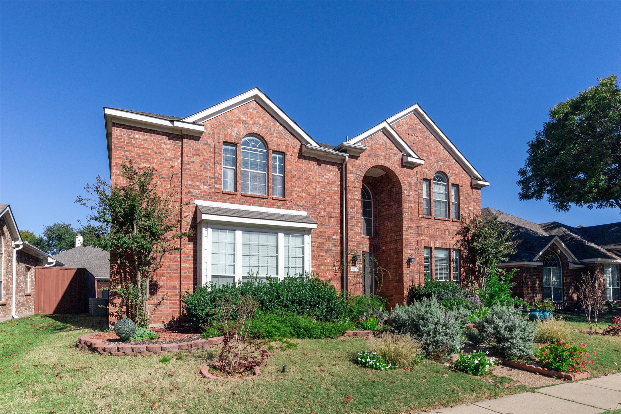 Property photo 02 of 9216 Sterling Gate Drive, Mckinney, TX 75072 | MLS #21205462