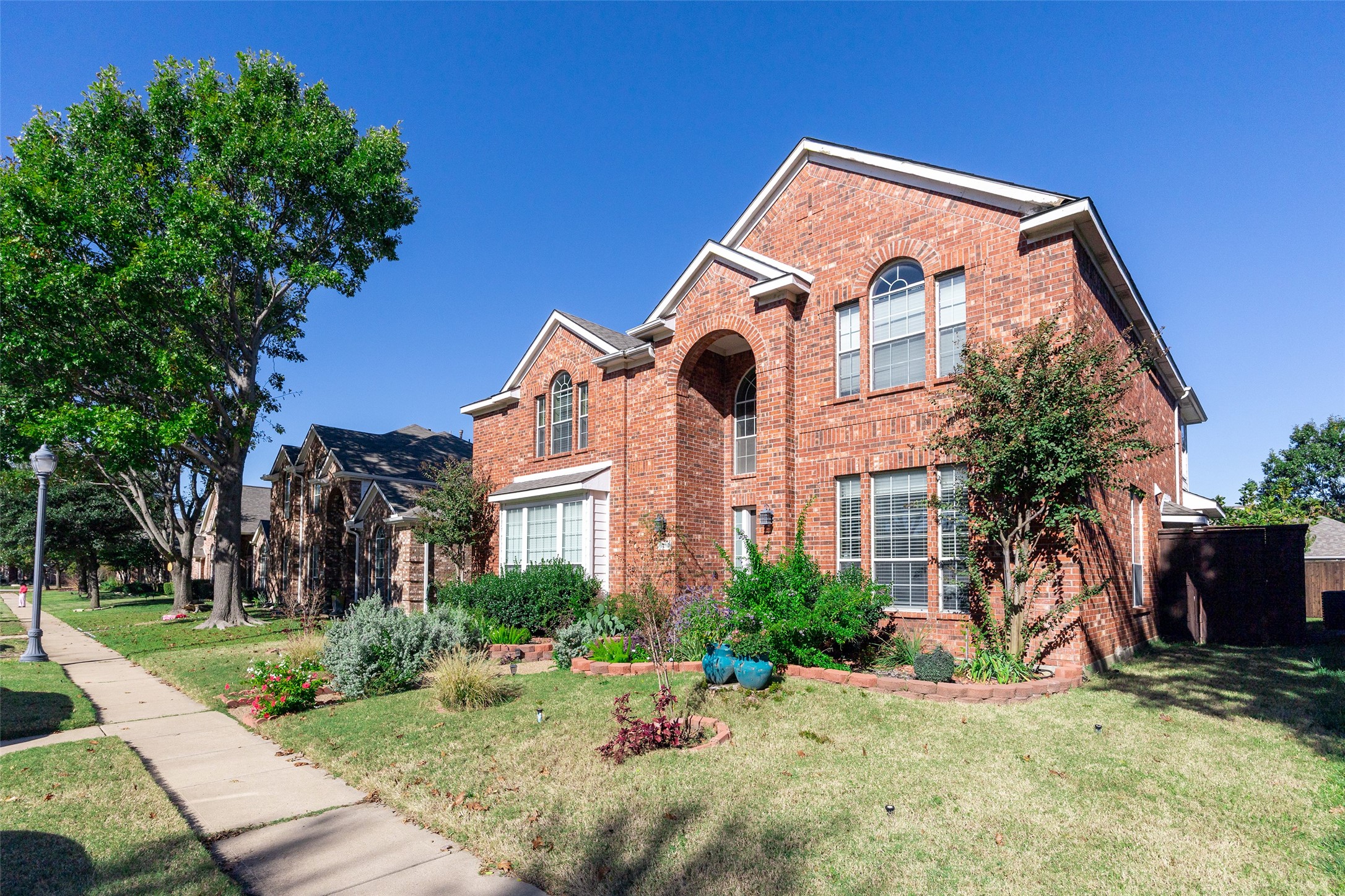 Property photo 03 of 9216 Sterling Gate Drive, Mckinney, TX 75072 | MLS #21205462