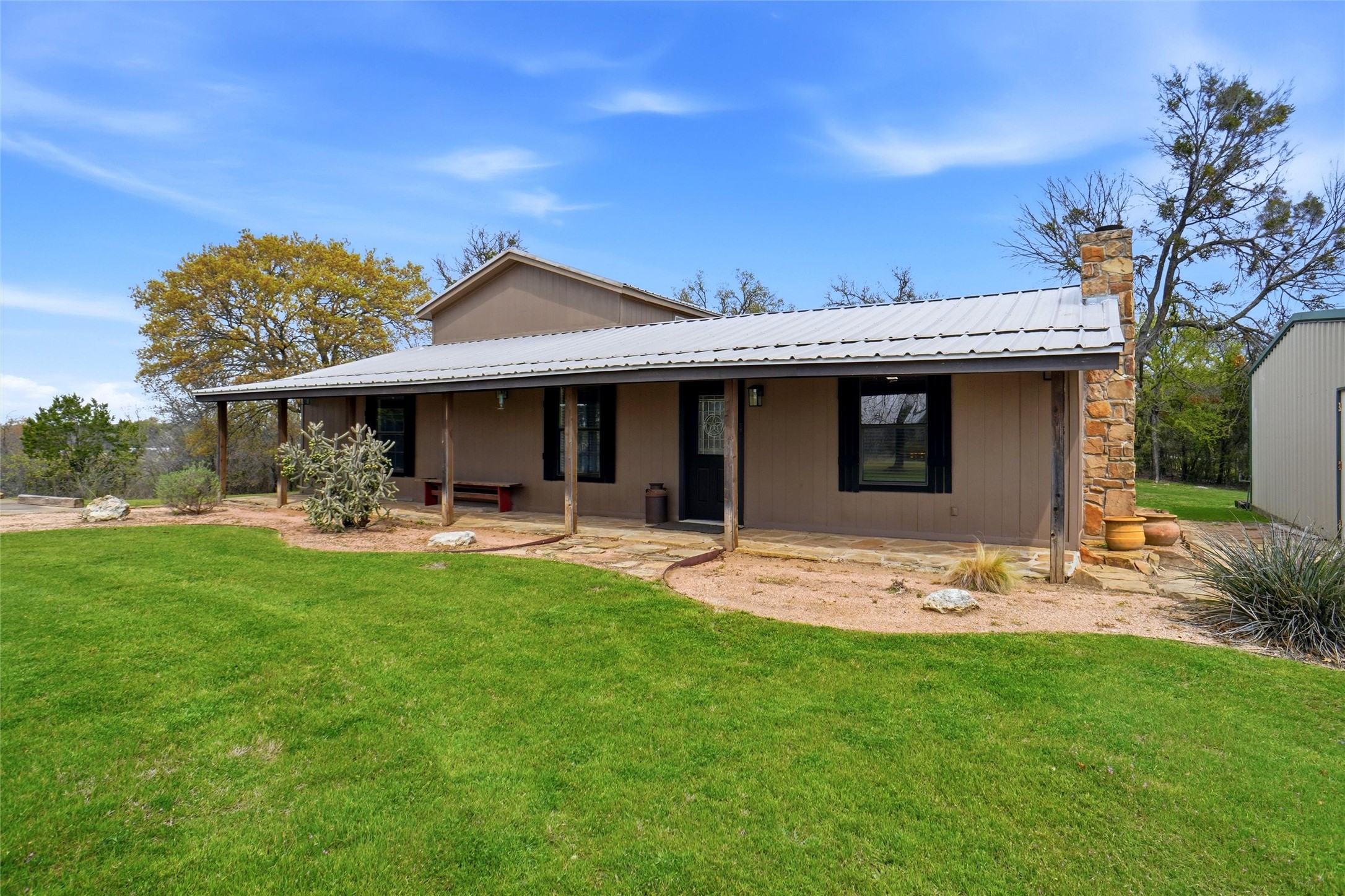 Property photo 01 of 4987 Veal Station Road, Weatherford, TX 76085 | MLS #21205507