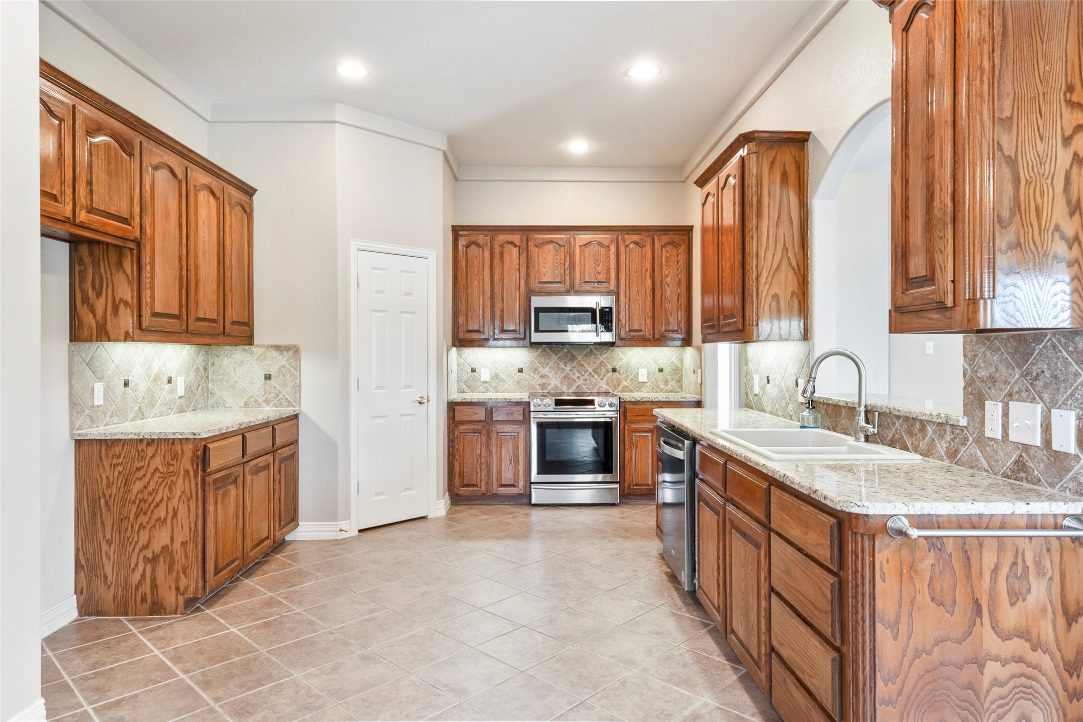 6713 Mustang Trail, Sanger, TX, 76266