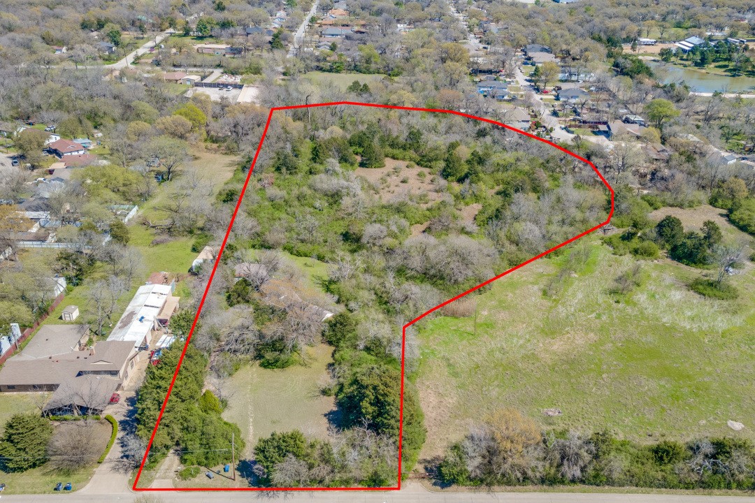 Property photo 01 of 930 N Prairie Creek Road, Dallas, TX 75217 | MLS #21205723