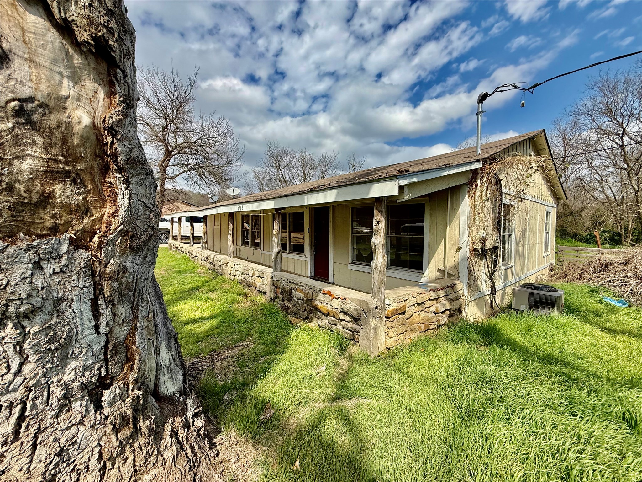 Property photo 01 of 503 SW 15th Avenue Mineral, Wells, TX 76067 | MLS #21205828
