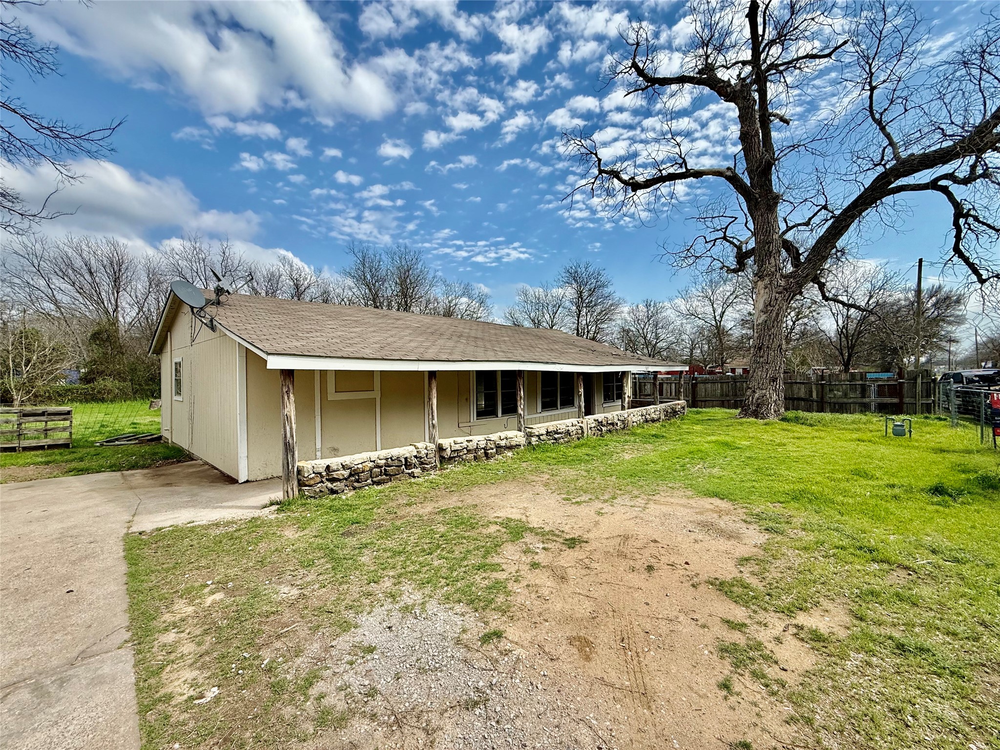 Property photo 02 of 503 SW 15th Avenue Mineral, Wells, TX 76067 | MLS #21205828