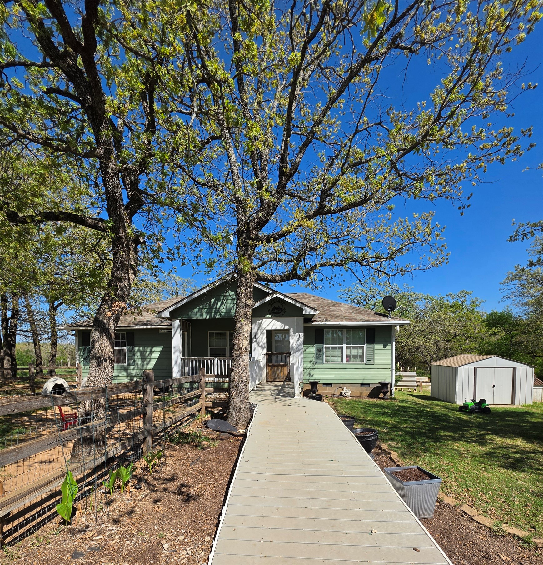 Property photo 02 of 470 Private Road 3650, Paradise, TX 76073 | MLS #21205909