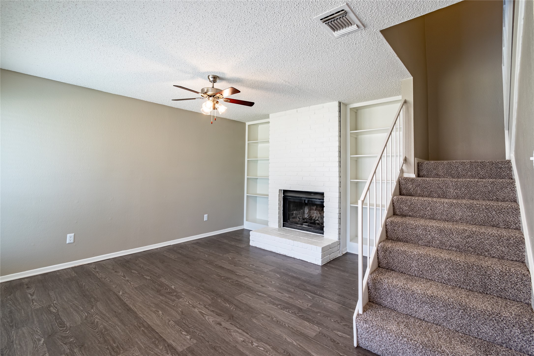 806 Treadwell Court UNIT&nbsp;B, Hurst, TX, 76053