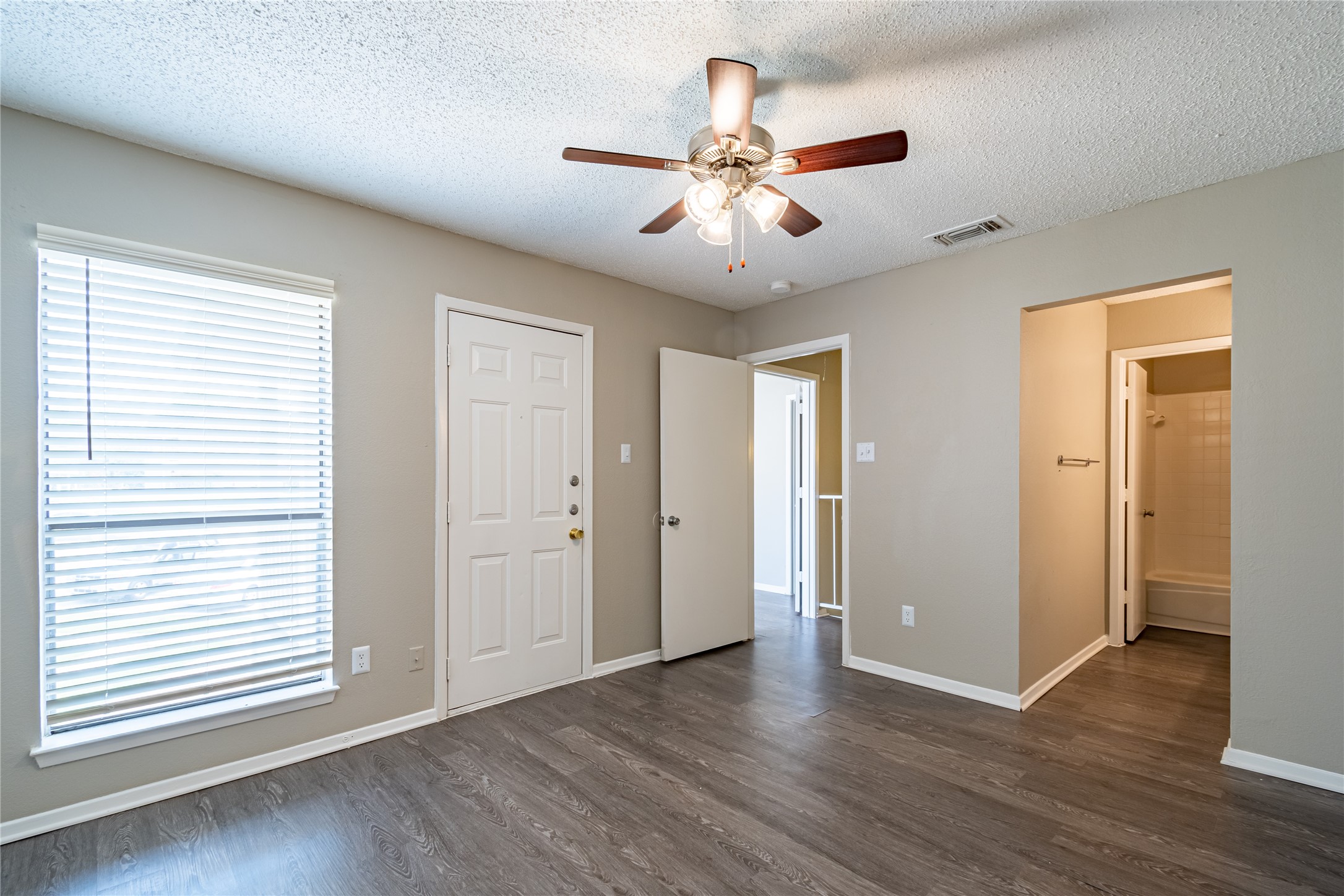 806 Treadwell Court UNIT&nbsp;B, Hurst, TX, 76053