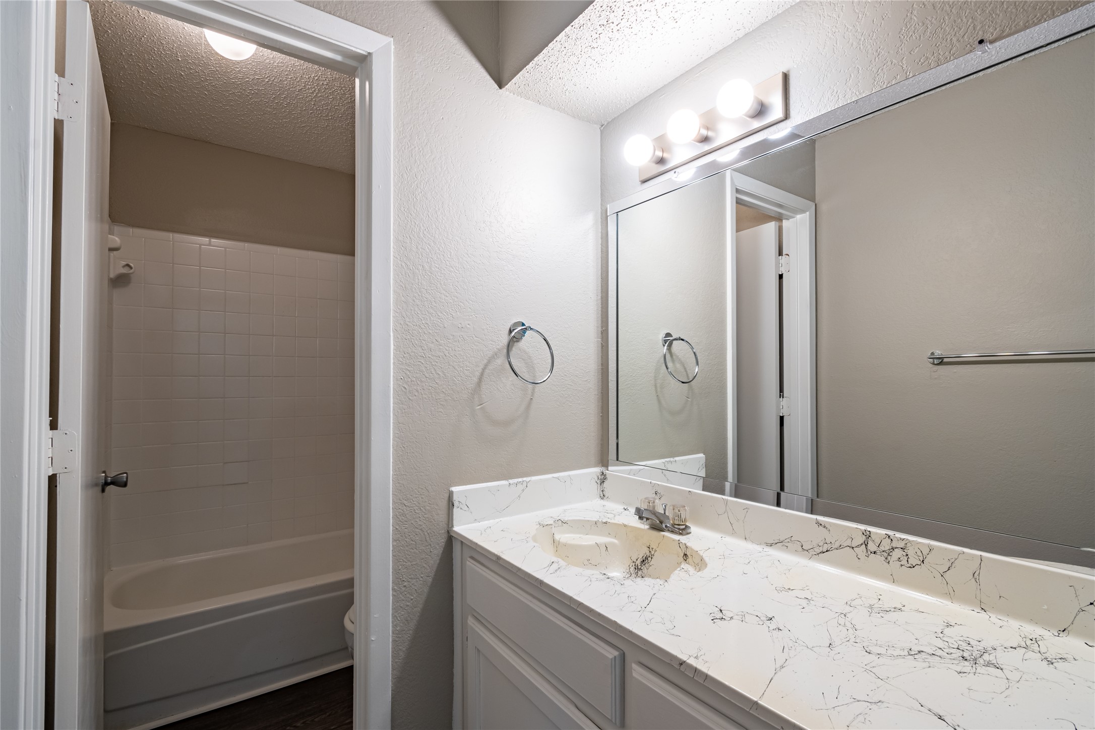806 Treadwell Court UNIT&nbsp;B, Hurst, TX, 76053