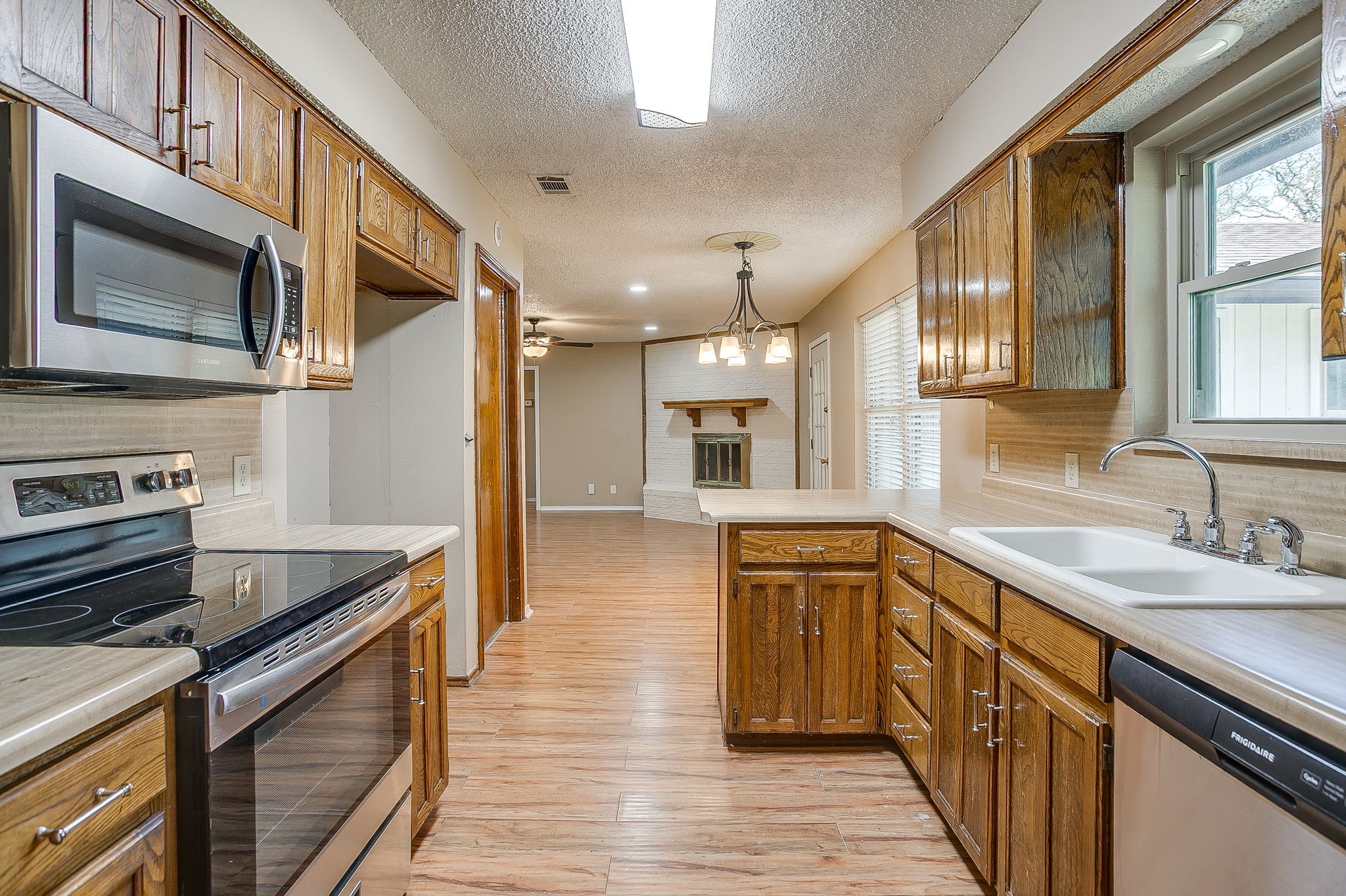 620 Donna Court, Burleson, TX, 76028