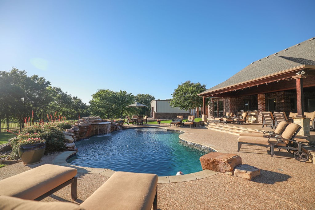 1387 Shadow Lakes Drive, Wills Point, TX, 75169