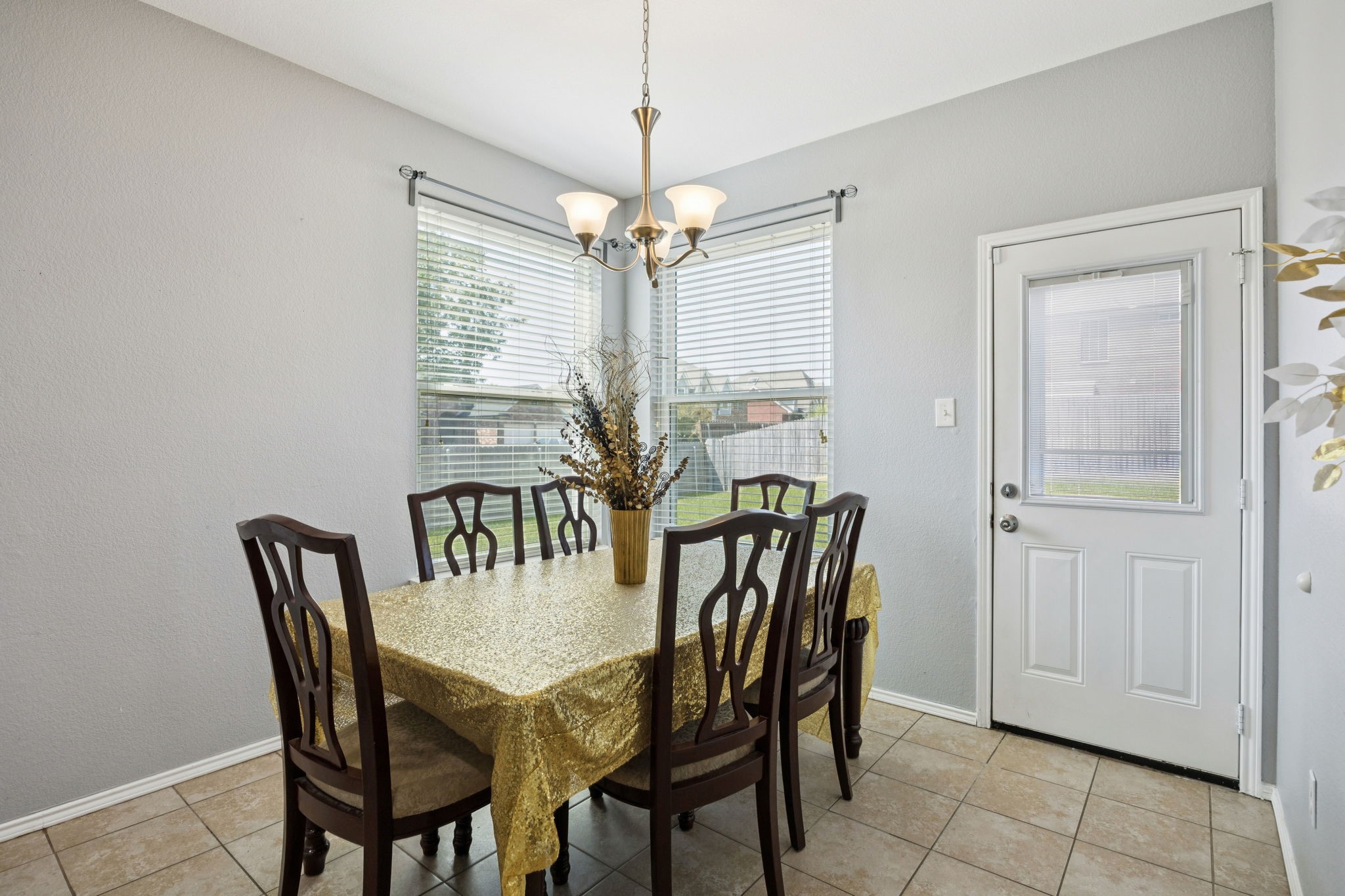633 Daisy Drive, Desoto, TX, 75115