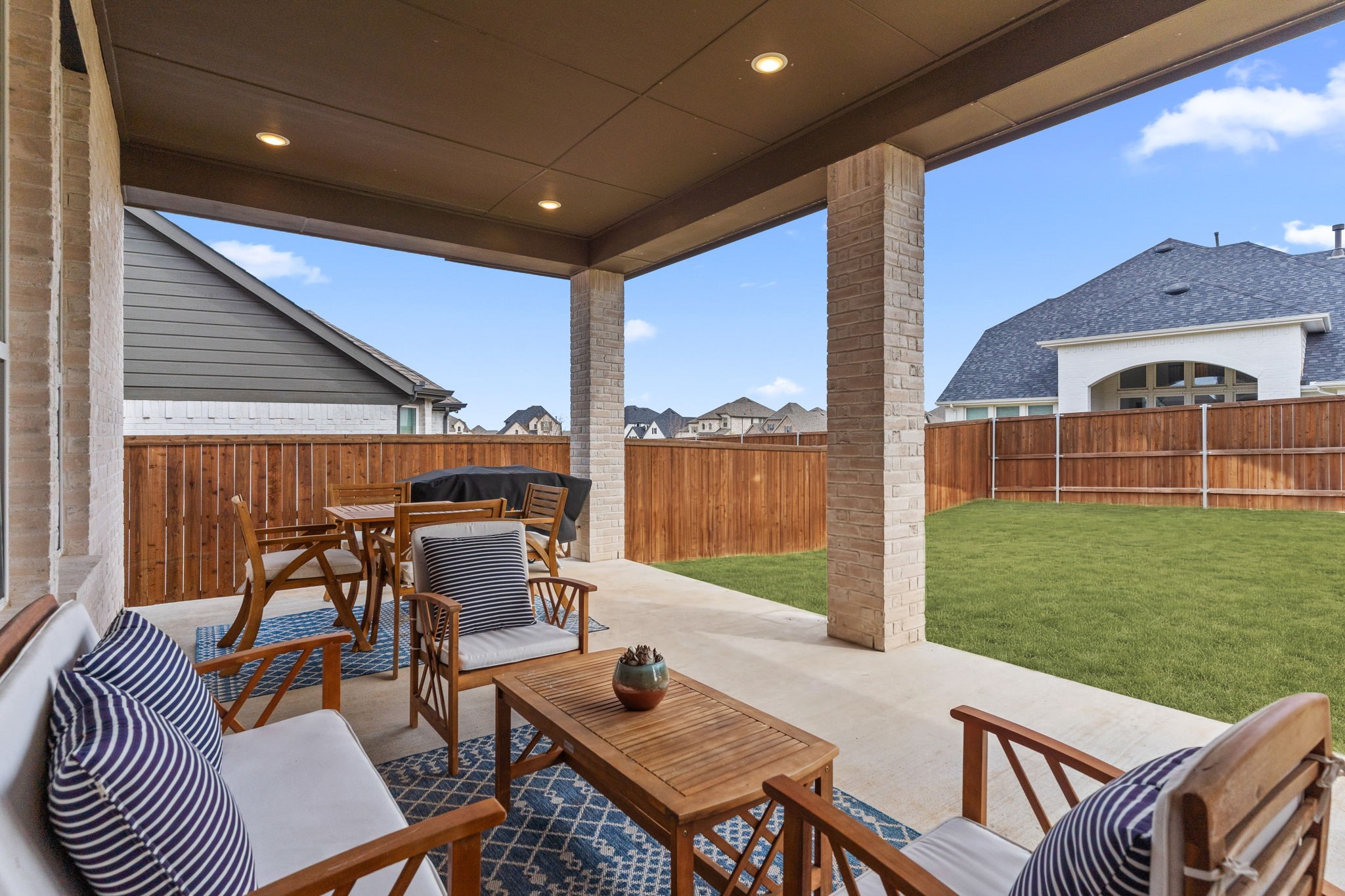 1748 Boxwood Row Drive, Aubrey, TX, 76227