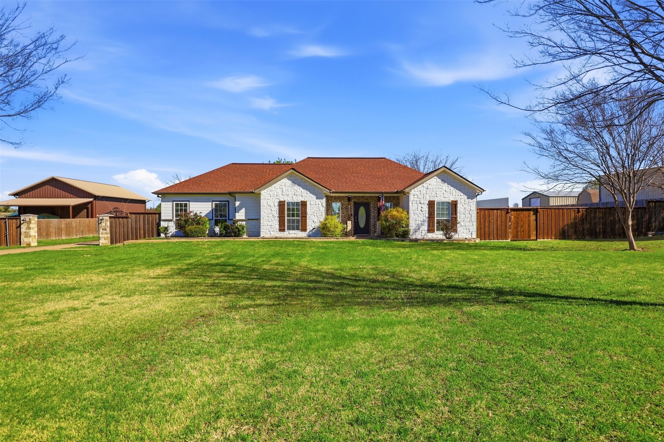 Property photo 01 of 113 Mulkey Road, Waxahachie, TX 75167 | MLS #21206772