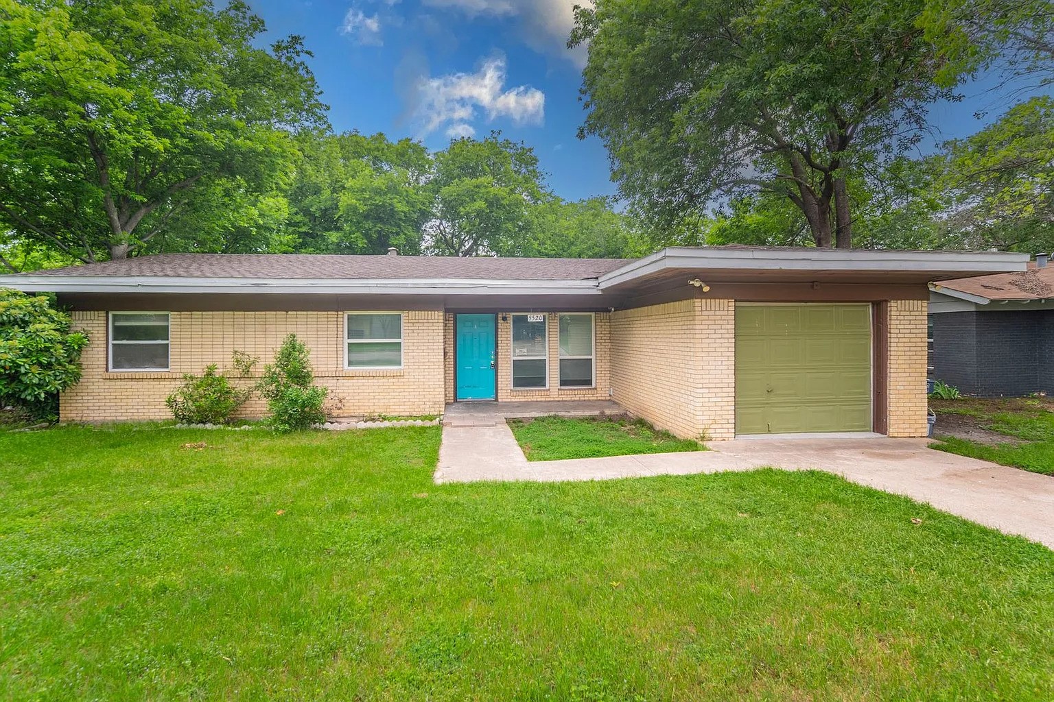 Property photo 01 of 5520 Trail Lake Drive Fort, Worth, TX 76133 | MLS #21206844