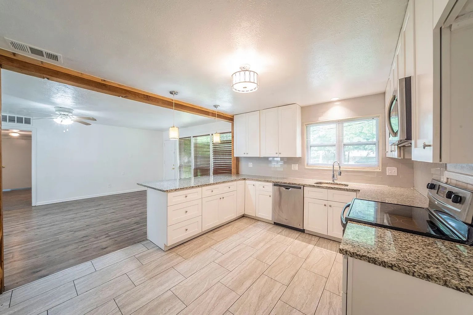 Property photo 02 of 5520 Trail Lake Drive Fort, Worth, TX 76133 | MLS #21206844