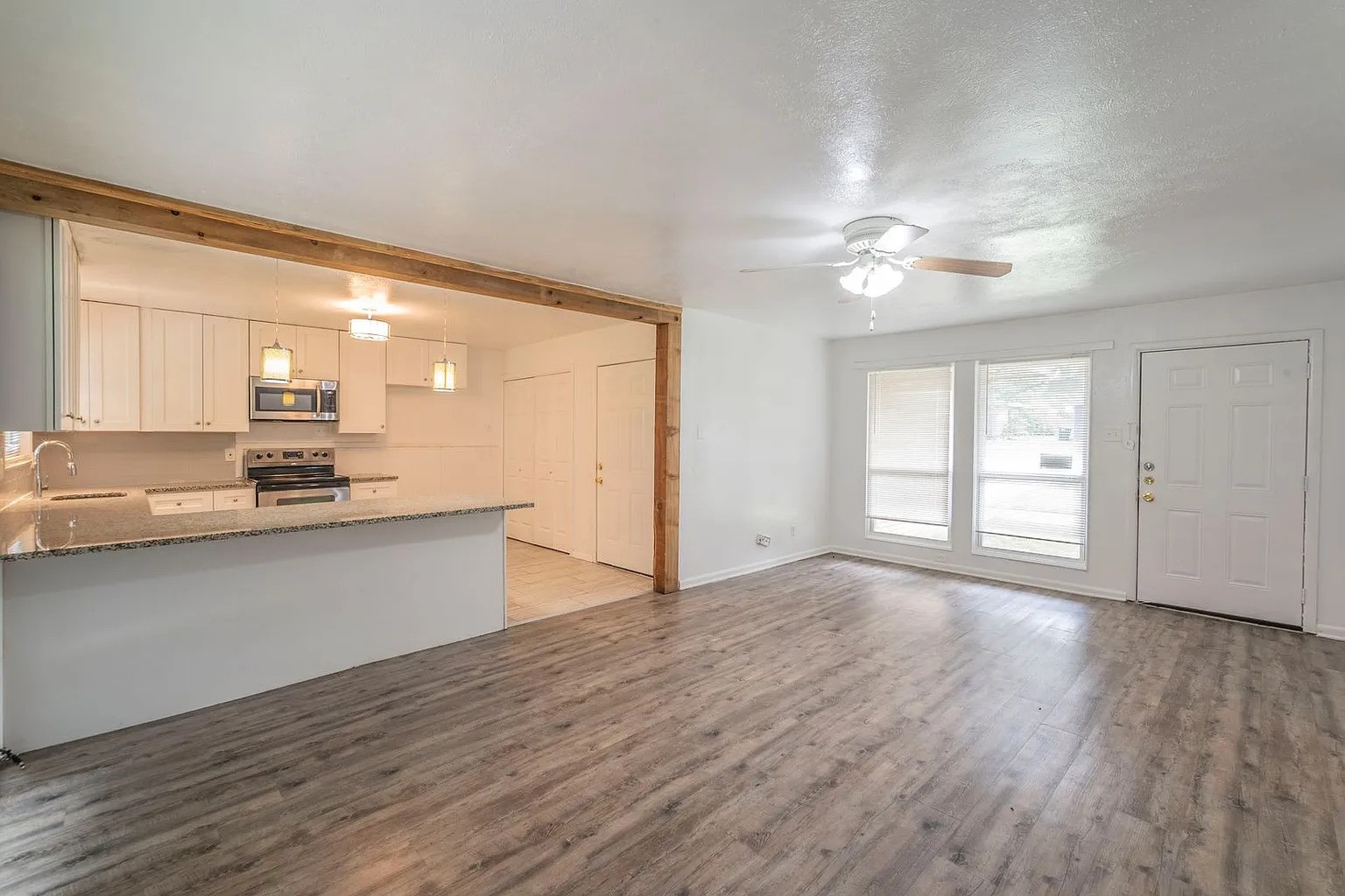 Property photo 04 of 5520 Trail Lake Drive Fort, Worth, TX 76133 | MLS #21206844