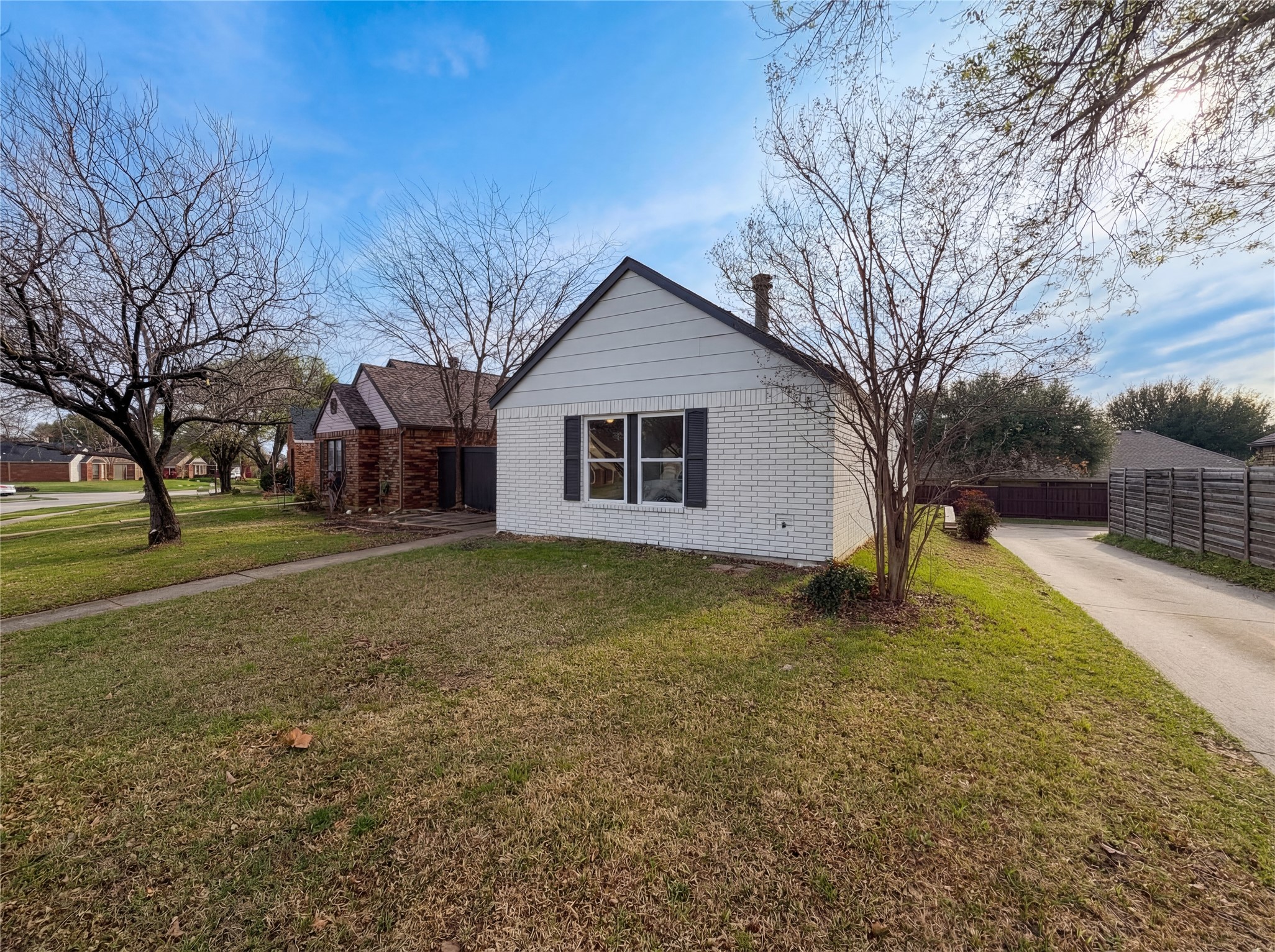 Property photo 03 of 308 Teakwood Lane, Lewisville, TX 75067 | MLS #21207020