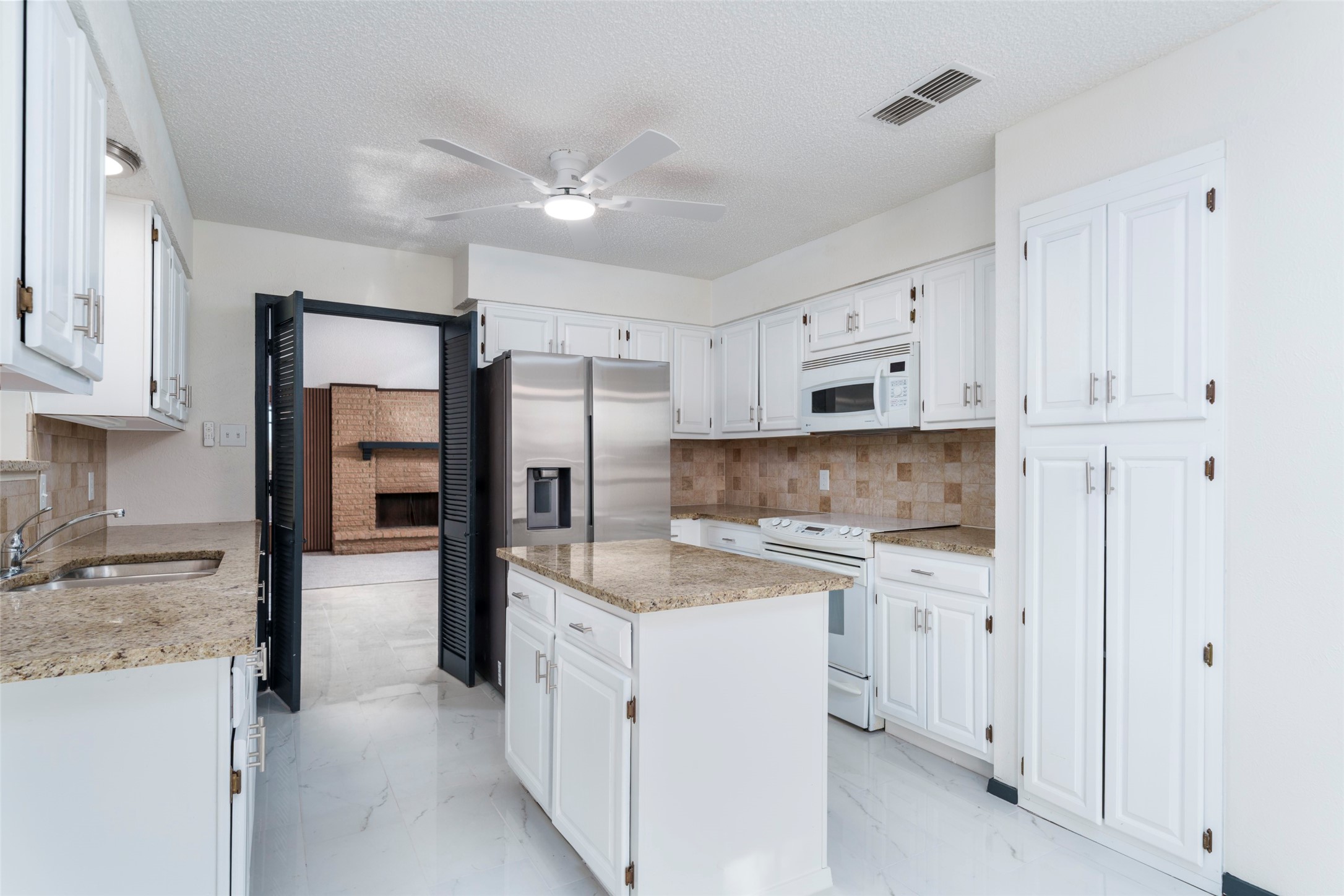 3709 Ravenhill Lane, Arlington, TX, 76016