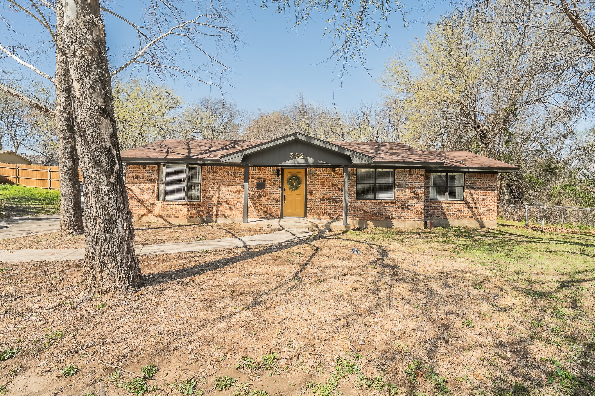 Property photo 02 of 302 W Hale Avenue, Decatur, TX 76234 | MLS #21208562