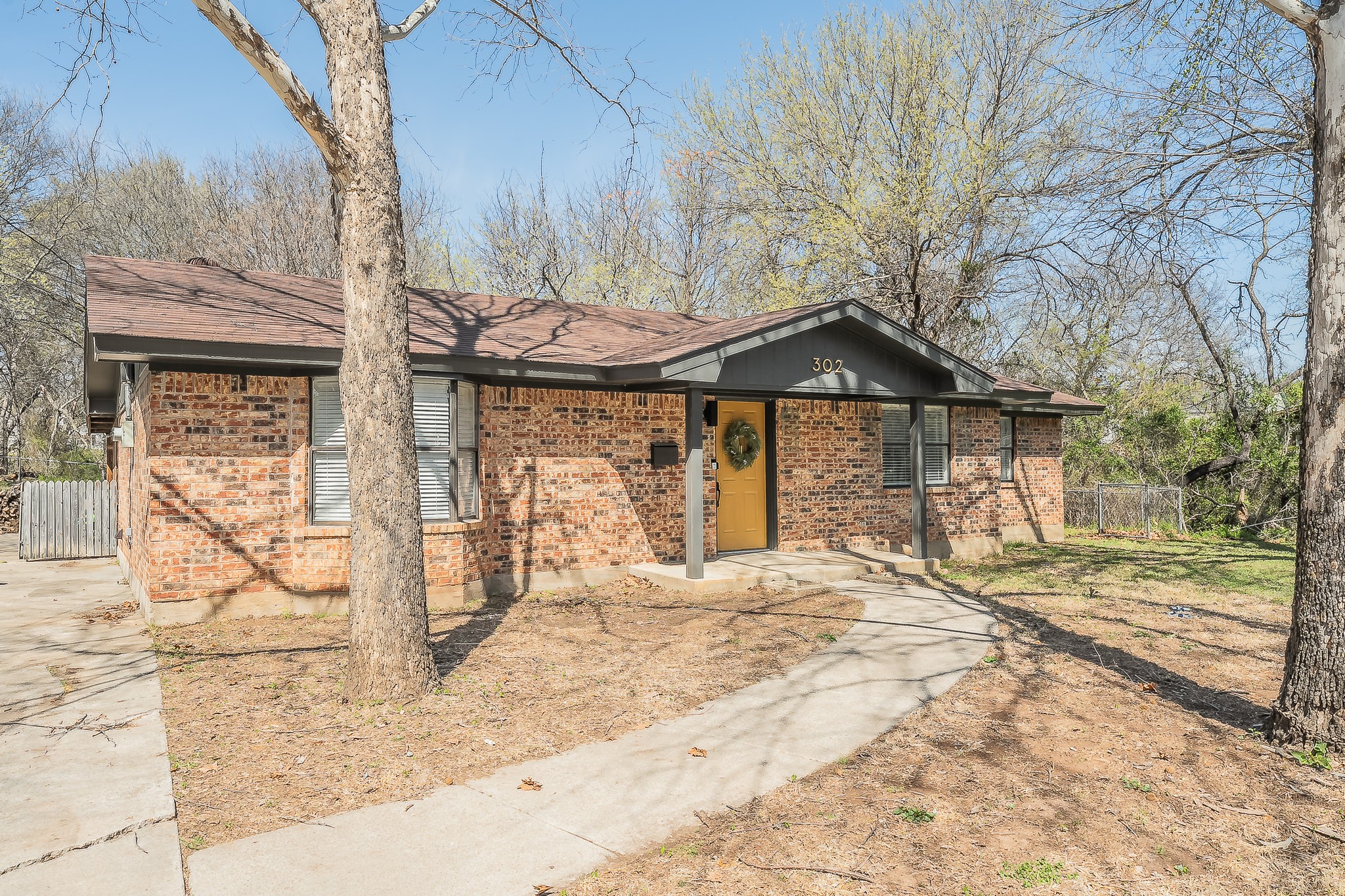 Property photo 04 of 302 W Hale Avenue, Decatur, TX 76234 | MLS #21208562