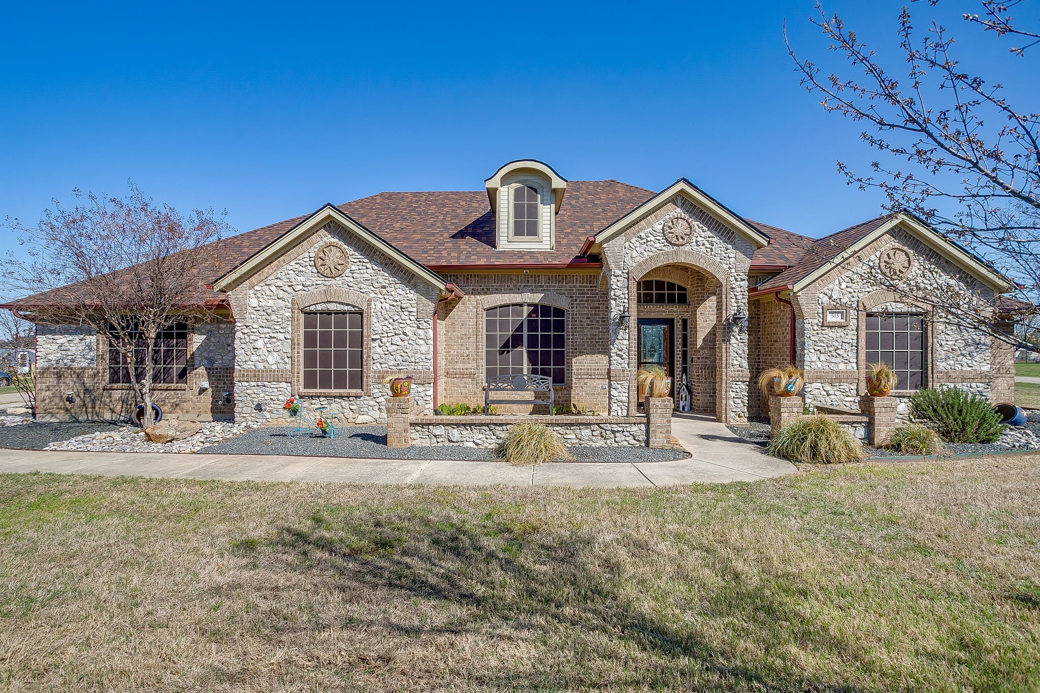 Property photo 01 of 515 Morrow Road, Springtown, TX 76082 | MLS #21208668