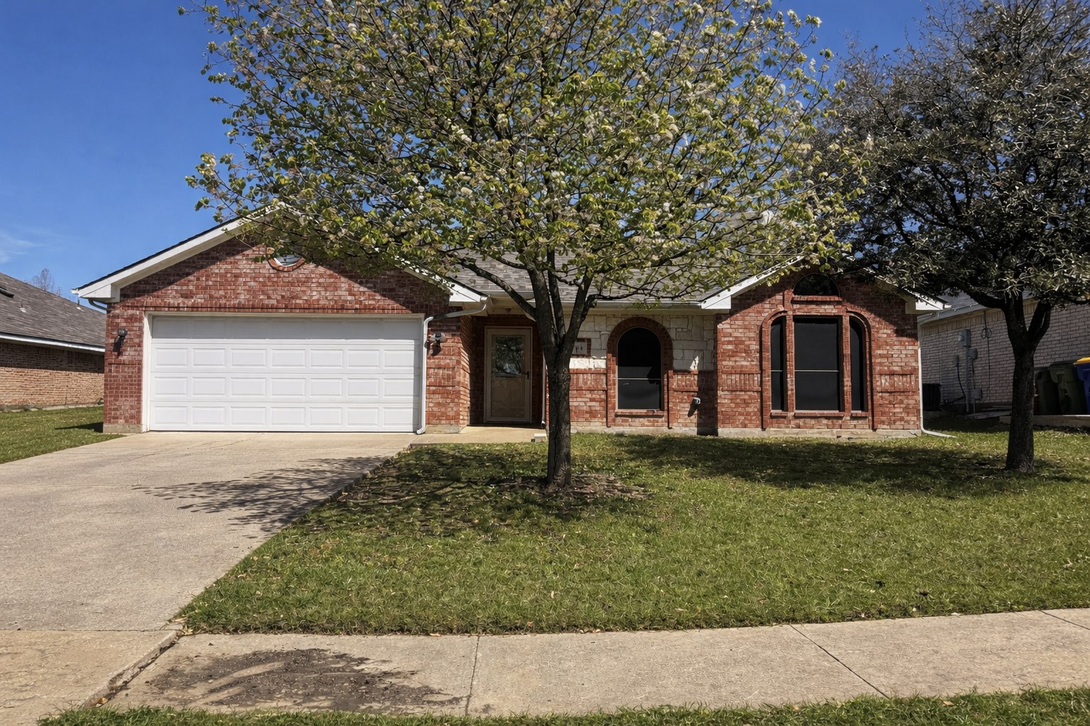 Property photo 01 of 2704 Dakota Circle, Seagoville, TX 75159 | MLS #21208806