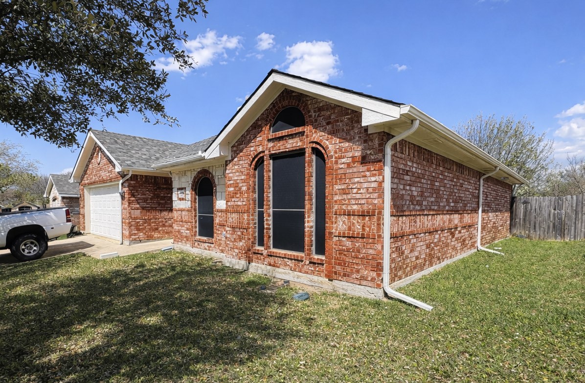 Property photo 02 of 2704 Dakota Circle, Seagoville, TX 75159 | MLS #21208806