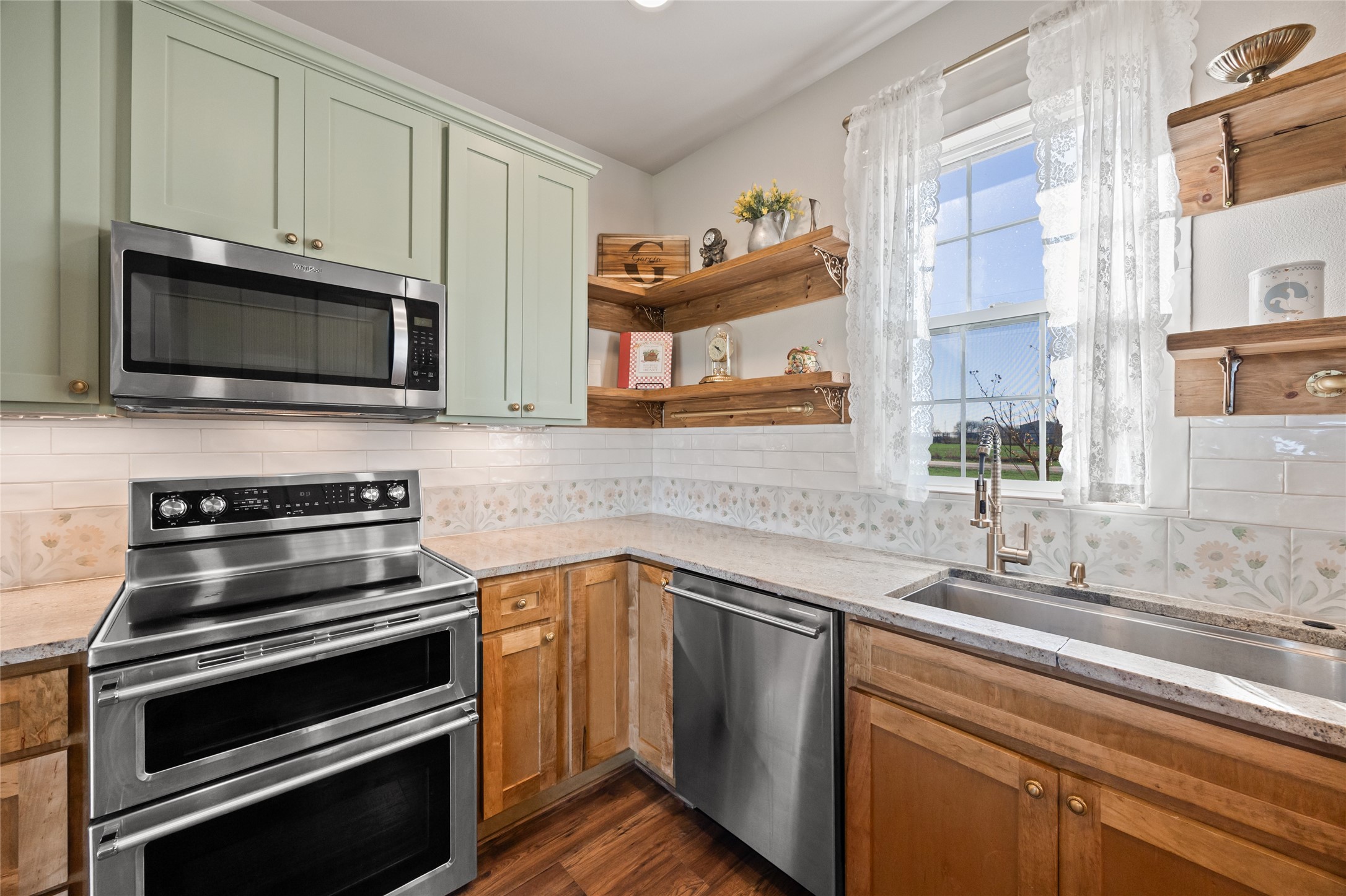 700 Lathem Boulevard, Venus, TX, 76084