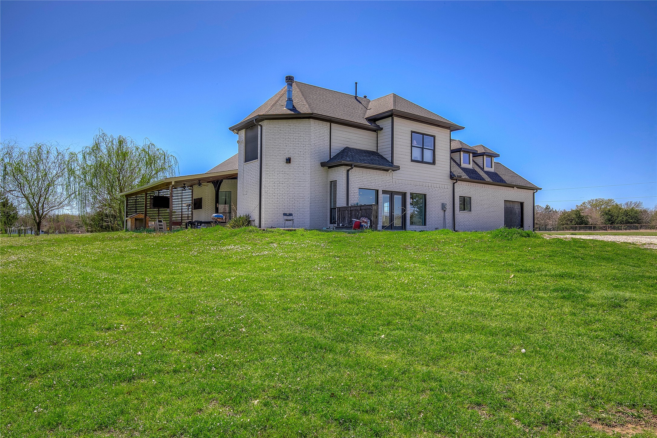 Property photo 02 of 625 Country Oaks, Greenville, TX 75401 | MLS #21208897