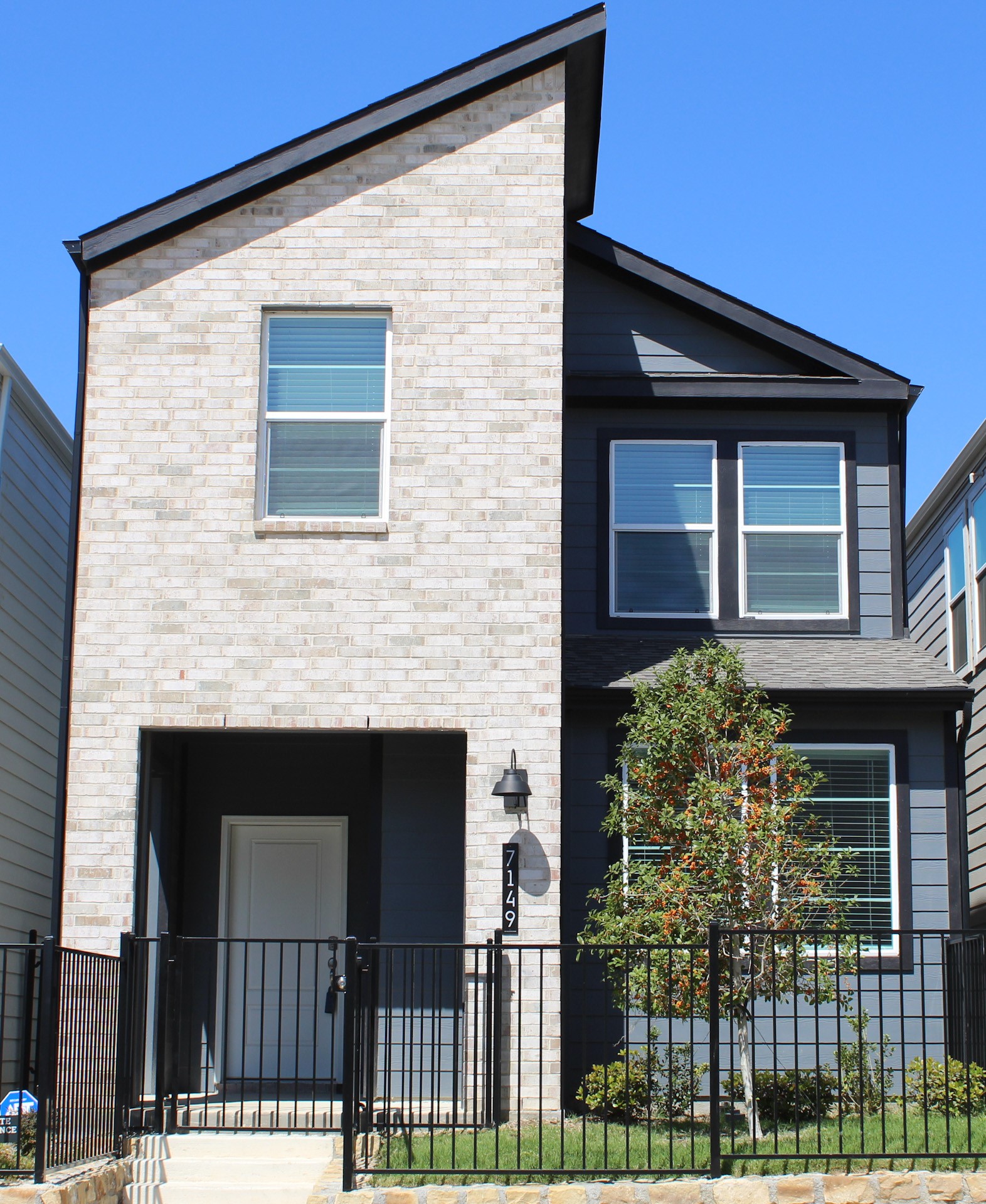 Property photo 01 of 7149 Blue Jay Way Richland, Hills, TX 76118 | MLS #21208979