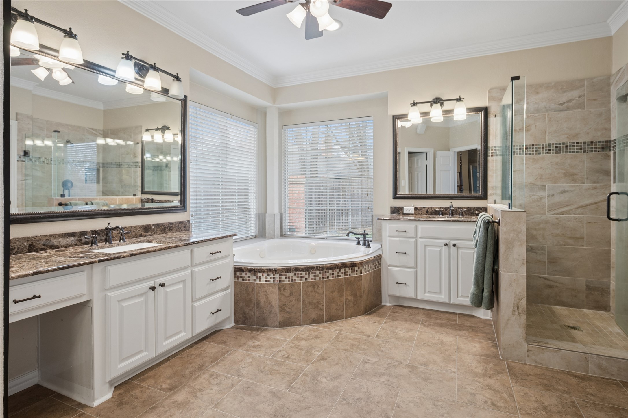 405 Royal Colonnade, Arlington, TX, 76011