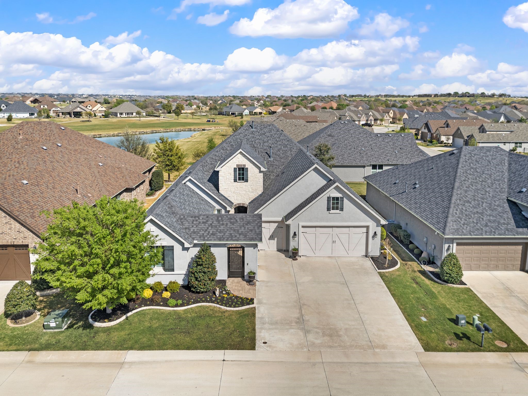 Property photo 01 of 12513 Grosbeak Drive, Denton, TX 76207 | MLS #21209579