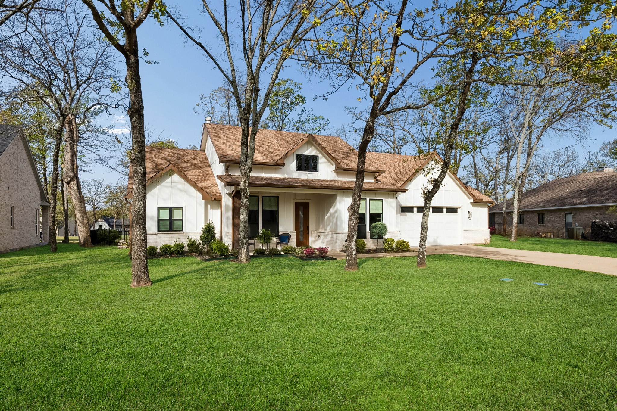 Property photo 02 of 207 Colonial Drive, Mabank, TX 75156 | MLS #21209985