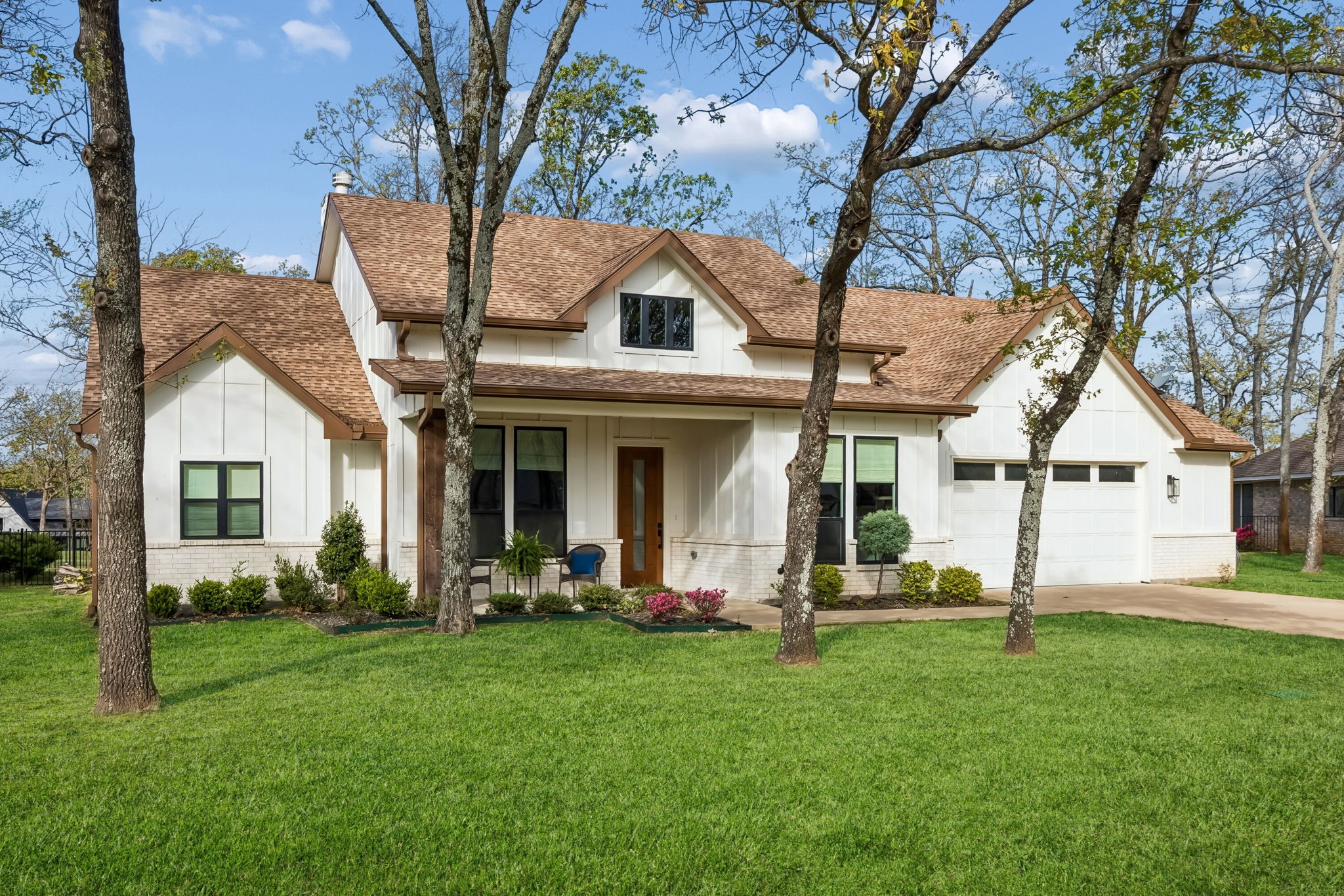 Property photo 03 of 207 Colonial Drive, Mabank, TX 75156 | MLS #21209985