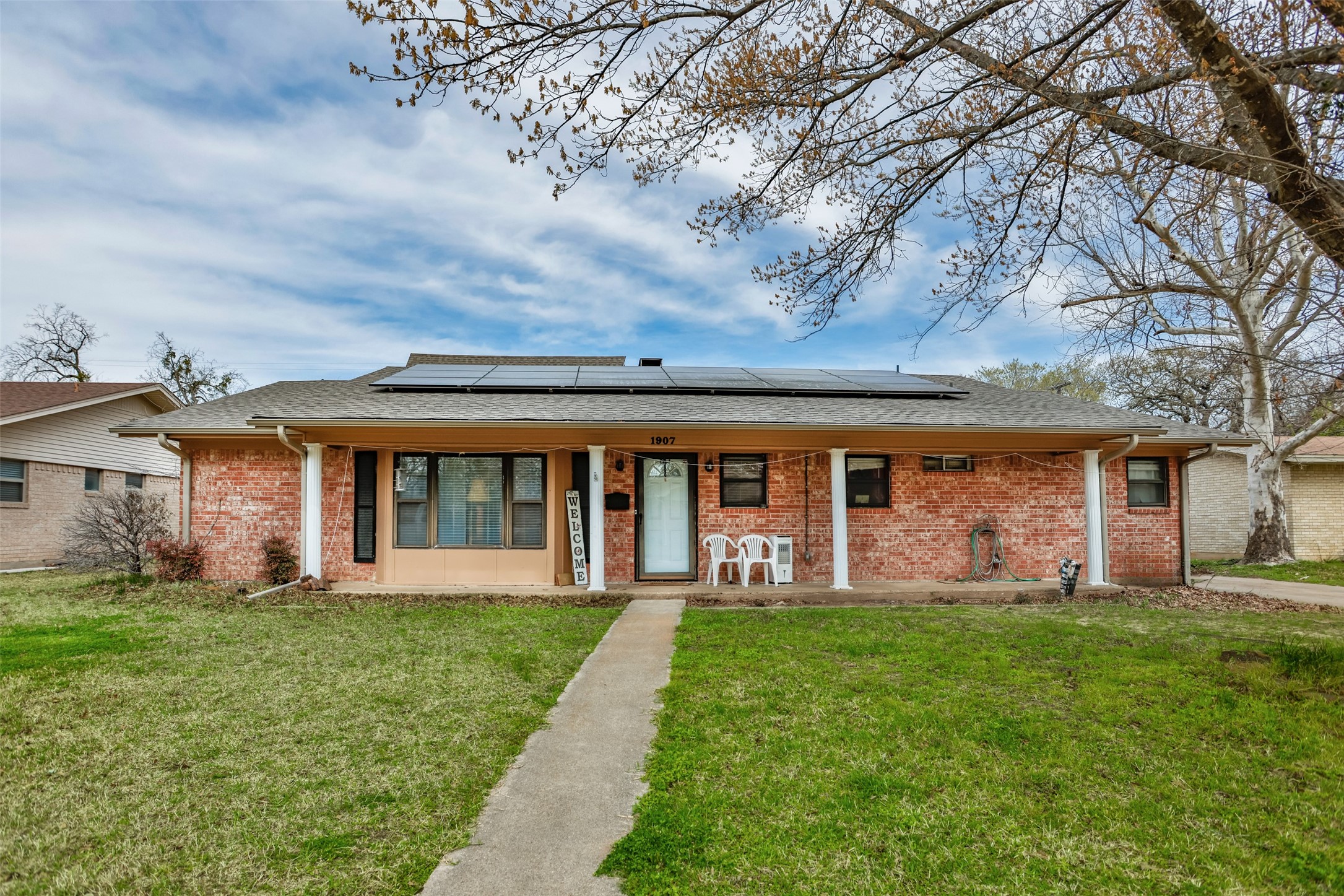 Property photo 03 of 1907 Bridle Lane, Gainesville, TX 76240 | MLS #21210413