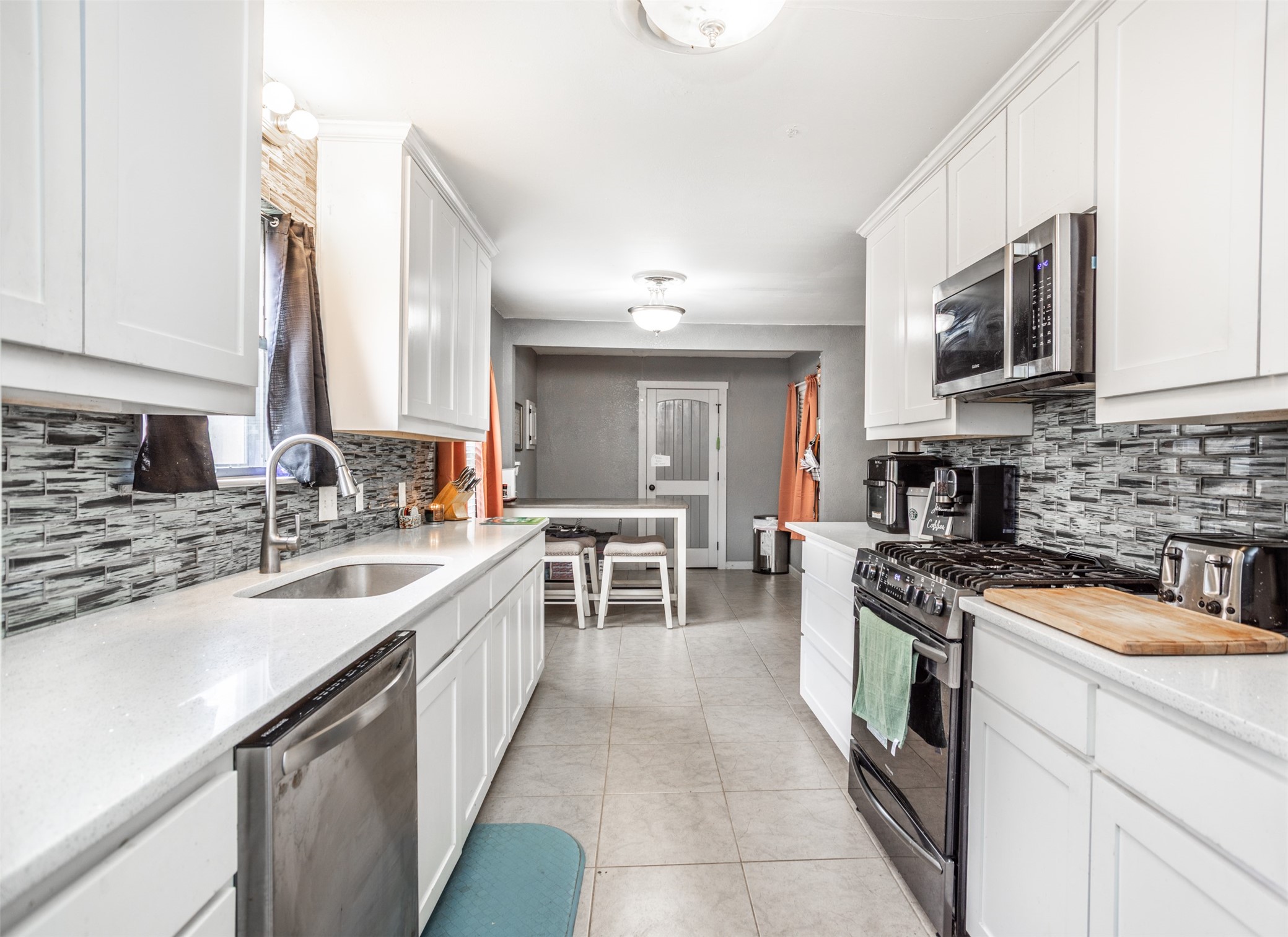 1907 Bridle Lane, Gainesville, TX, 76240