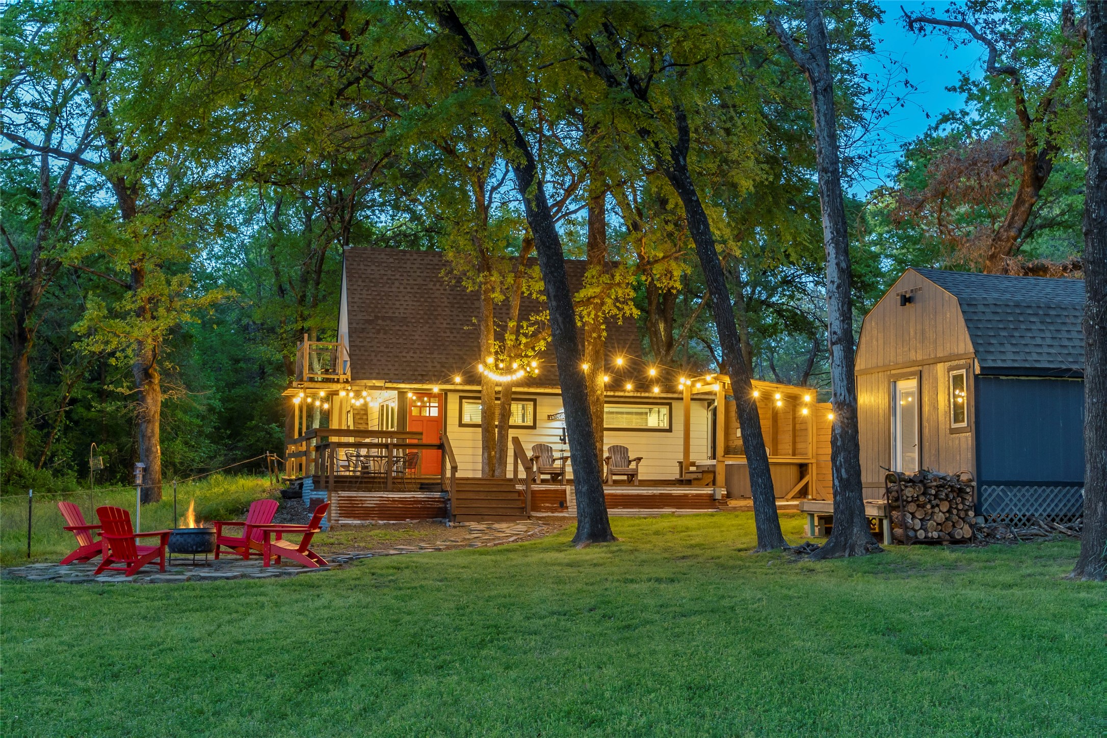 Property photo 01 of 8049 Lakeview Drive, Quinlan, TX 75474 | MLS #21210459