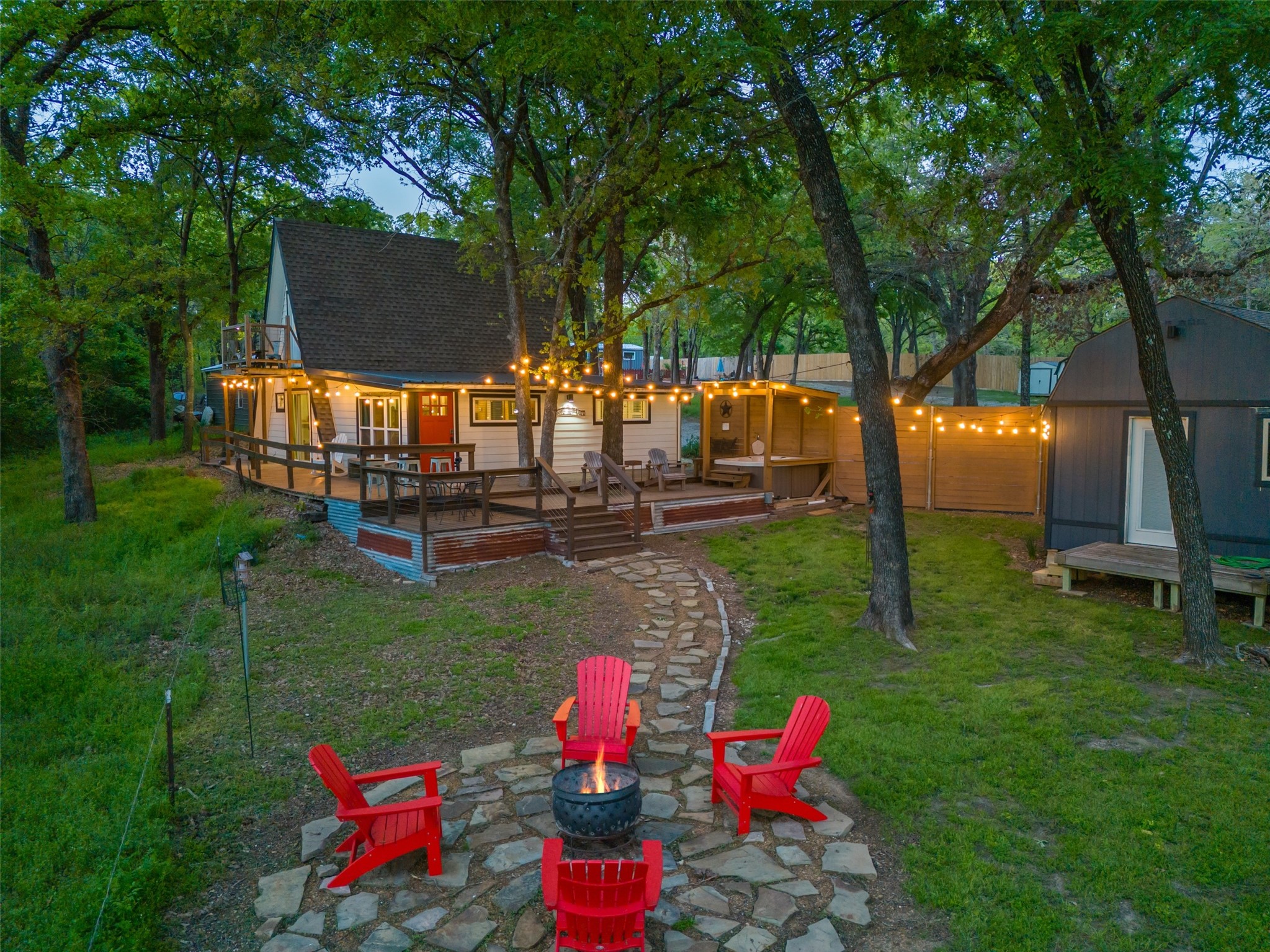 Property photo 02 of 8049 Lakeview Drive, Quinlan, TX 75474 | MLS #21210459