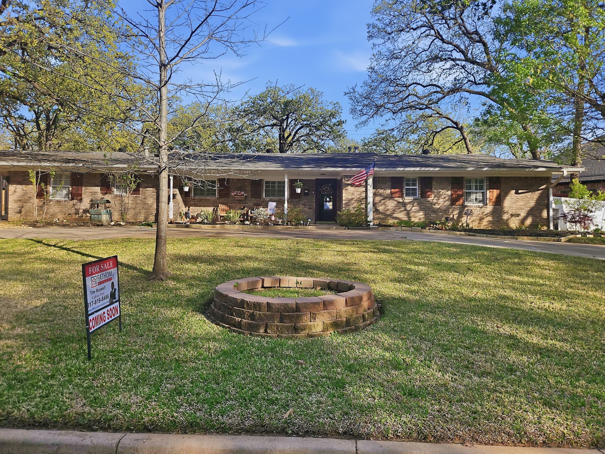 Property photo 02 of 713 Ross Trail, Arlington, TX 76012 | MLS #21210470