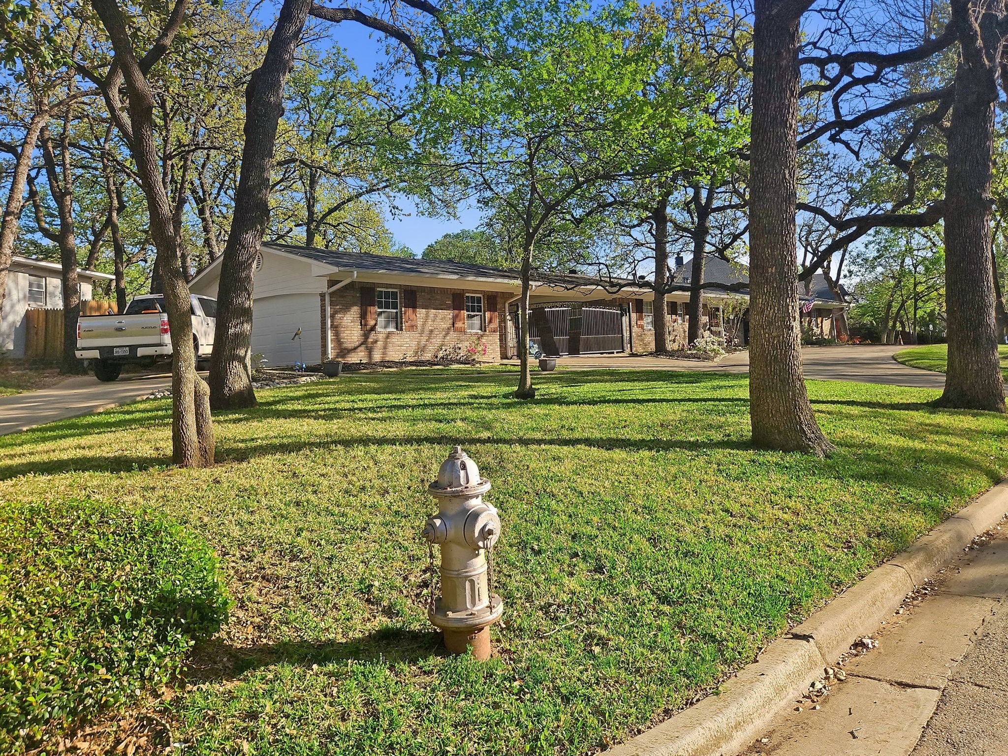 Property photo 04 of 713 Ross Trail, Arlington, TX 76012 | MLS #21210470