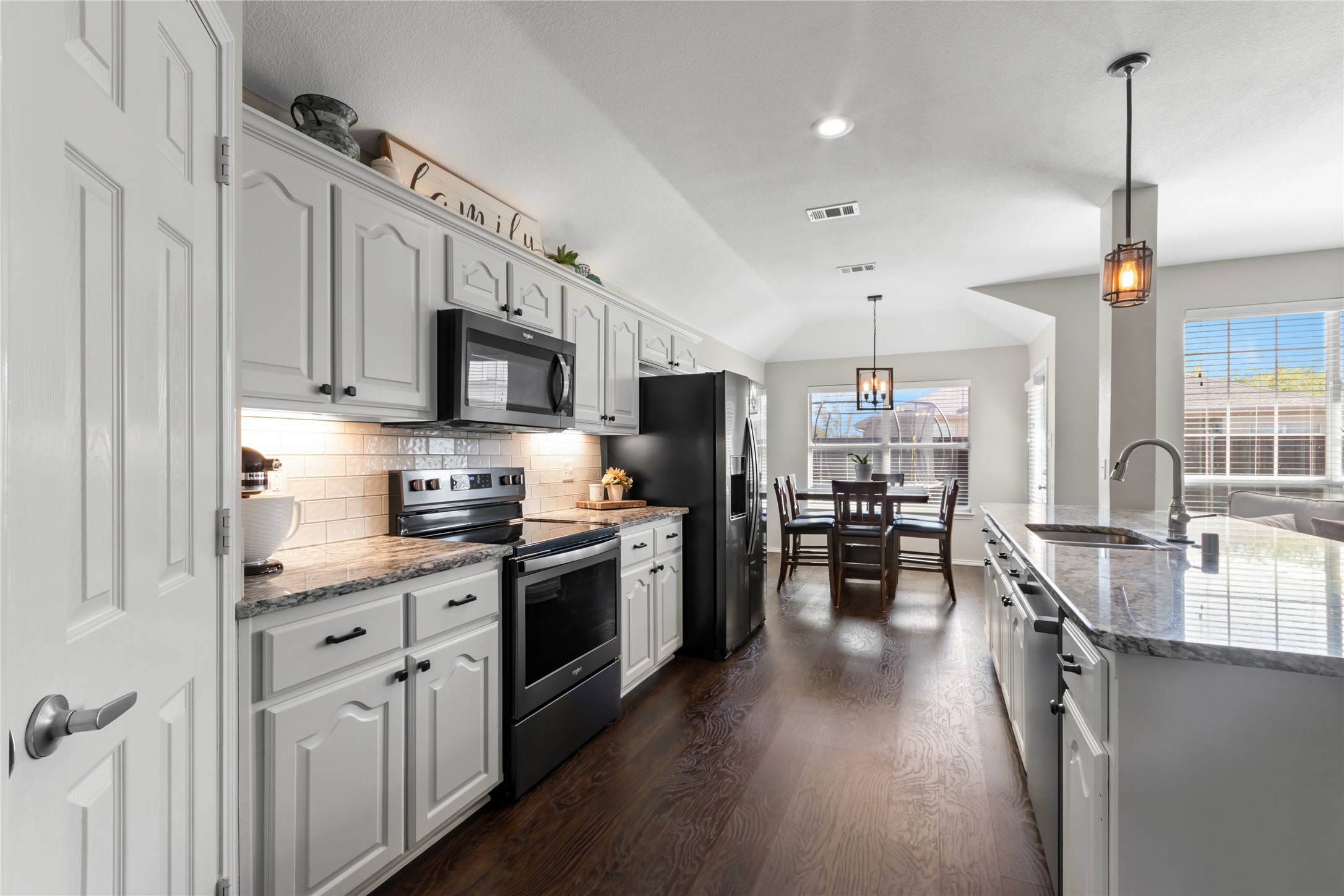 Property photo 04 of 2861 Avery, Rockwall, TX 75032 | MLS #21210592