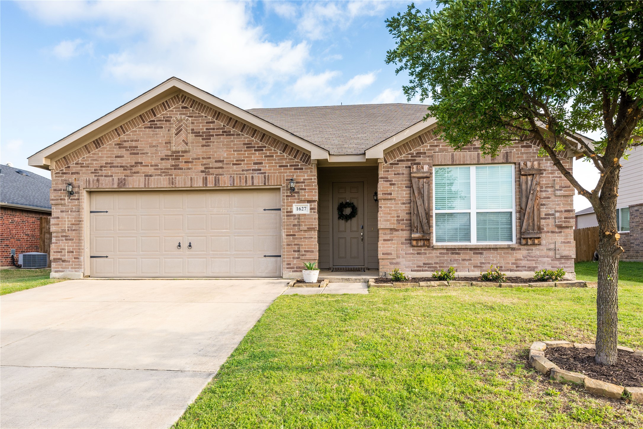 Property photo 02 of 1627 Kawati Way, Krum, TX 76249 | MLS #21210625