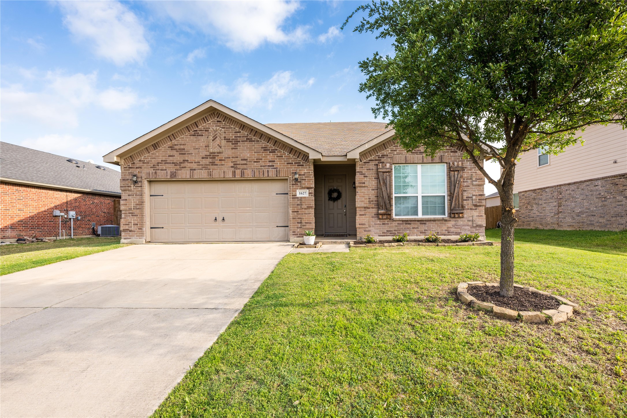 Property photo 03 of 1627 Kawati Way, Krum, TX 76249 | MLS #21210625
