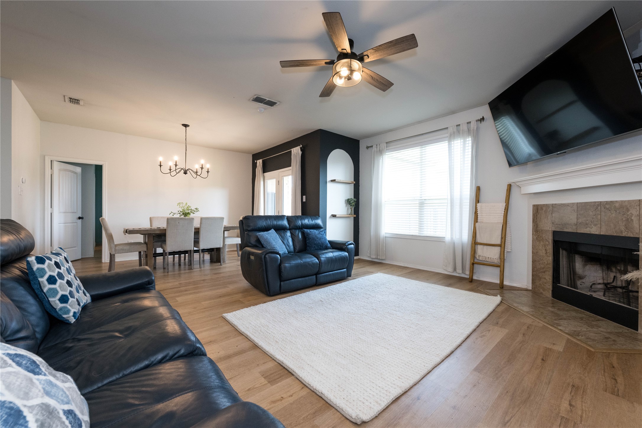 Property photo 04 of 1627 Kawati Way, Krum, TX 76249 | MLS #21210625