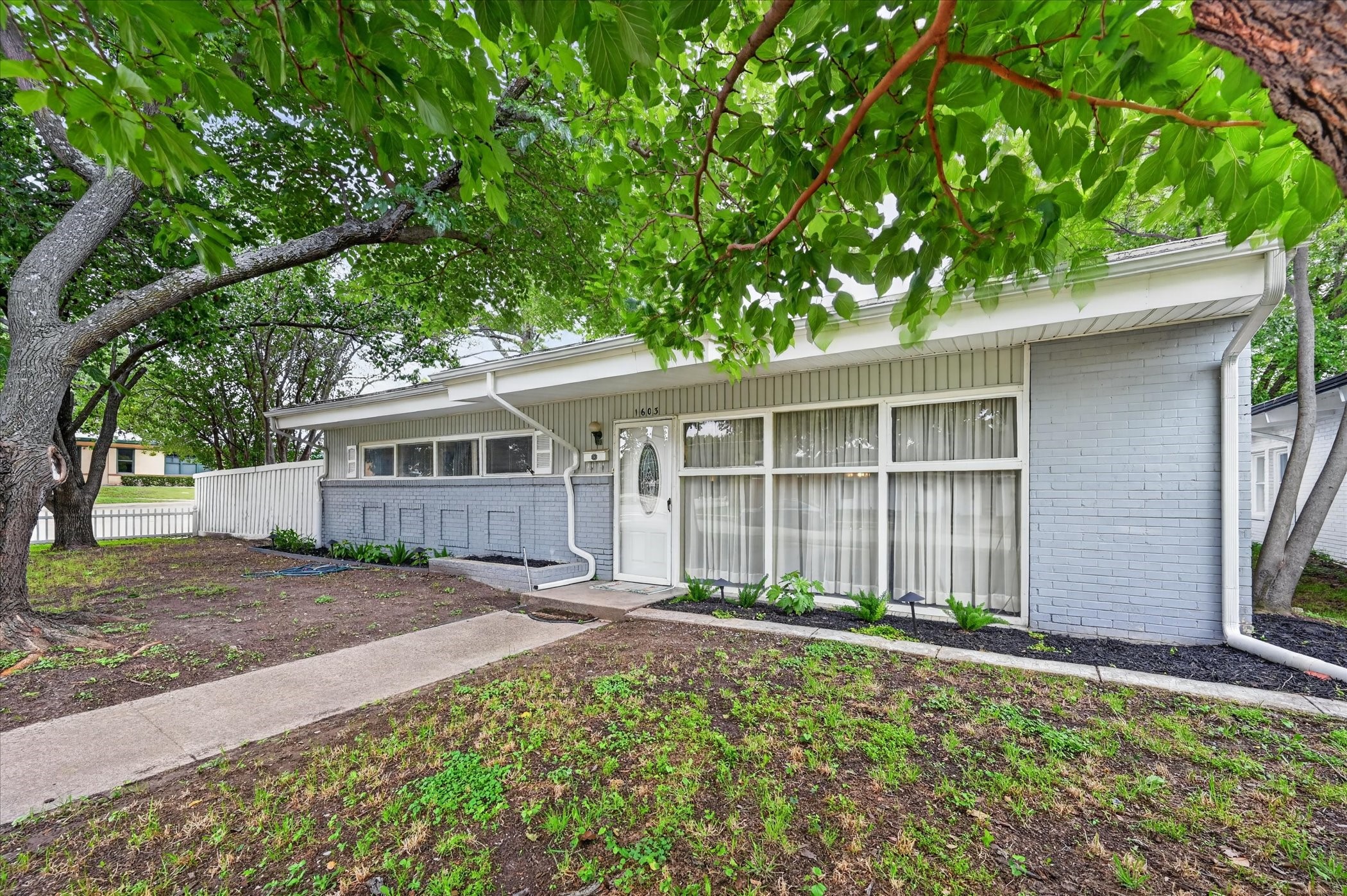 Property photo 02 of 1603 William Brewster Street, Irving, TX 75061 | MLS #21210748