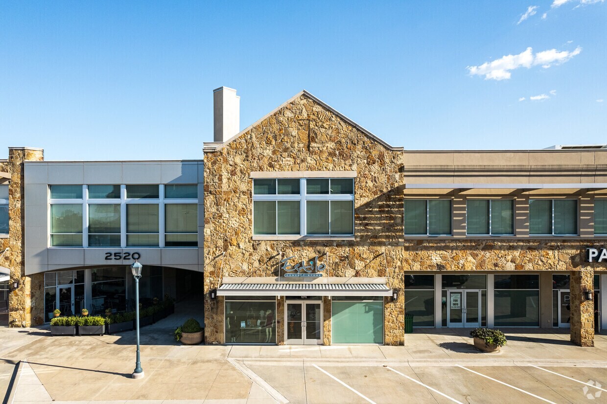 Property photo 04 of 2520 King Arthur Boulevard UNIT 210, Lewisville, TX 75056 | MLS #21211064