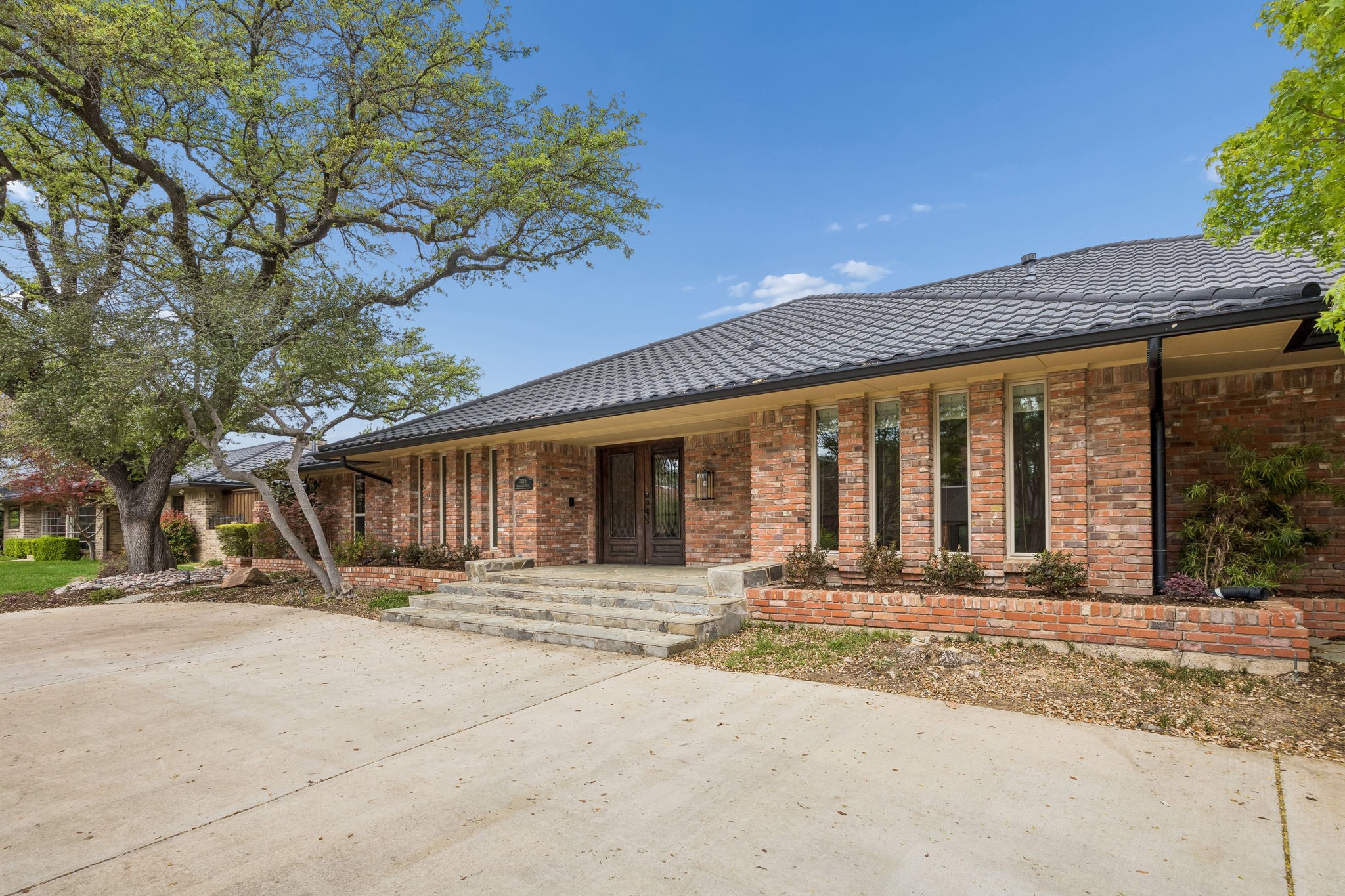 Property photo 03 of 7023 Brookshire Drive, Dallas, TX 75230 | MLS #21212439