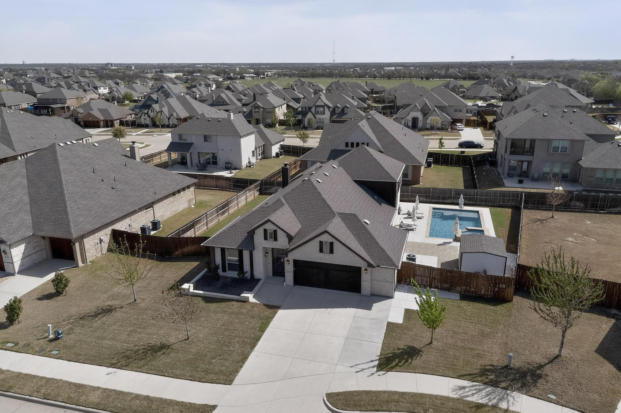 Property photo 01 of 2618 Golden Rod Drive, Midlothian, TX 76065 | MLS #21212646