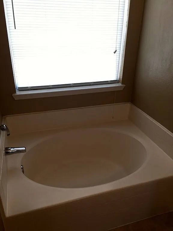 516 Ashdale Drive, Fort Worth, TX, 76140